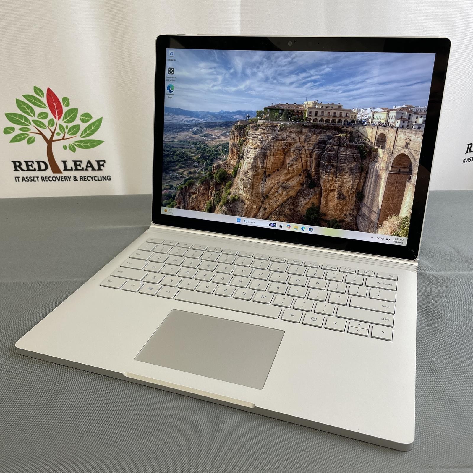 Microsoft Surface Book 3 13.5″, i7-1065G7, 32GB, 1TB NVMe, WIn 11 | Grade B/C