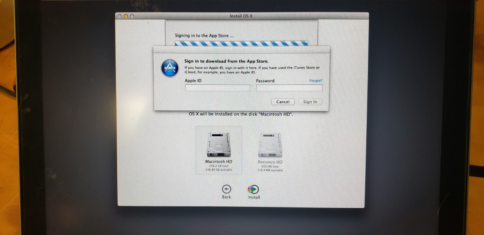 Apple – 2010 MacBook Pro Silver/White – 2.4GHz intel core 2 duo w/ 4Gb Ram-TBL-1