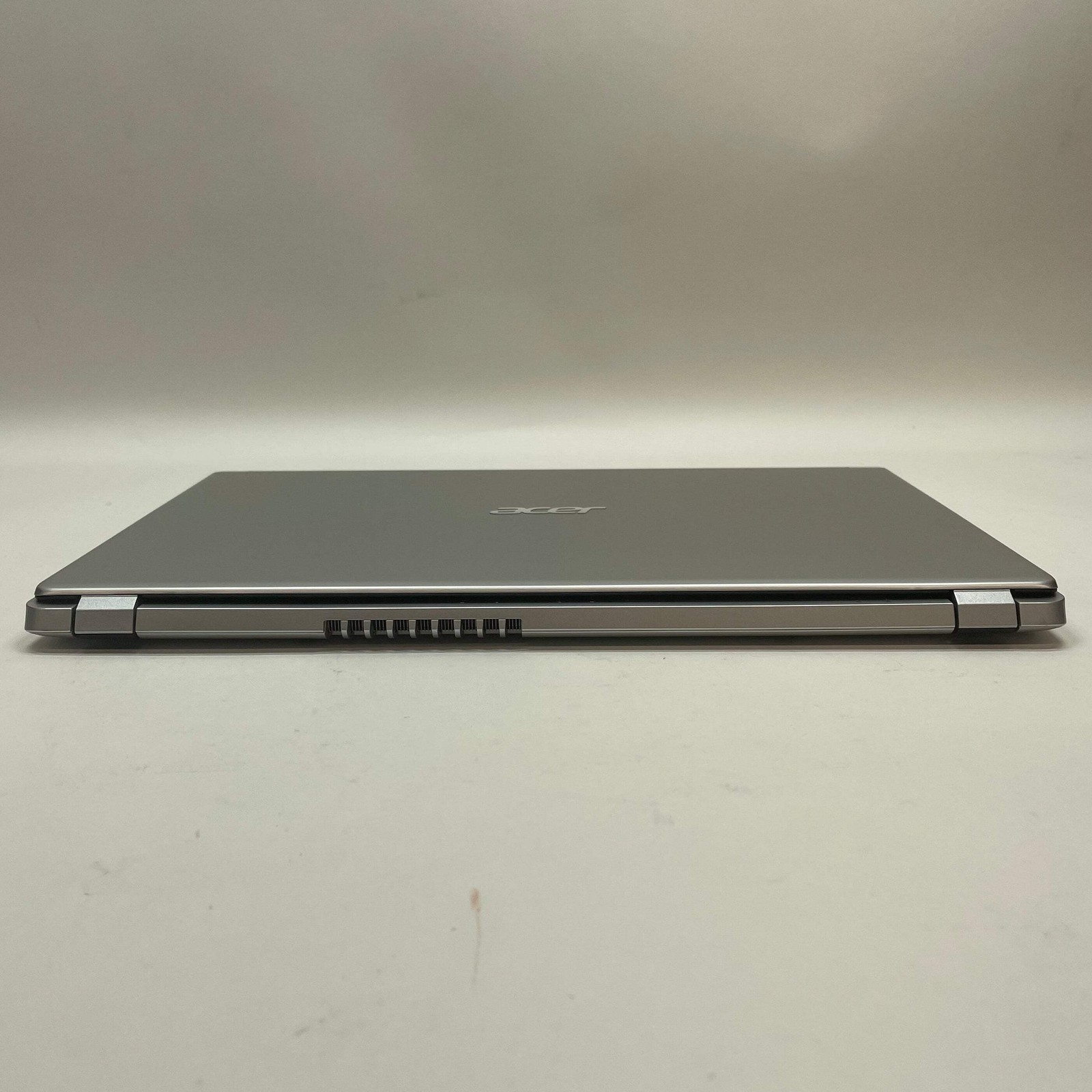 Broken Acer Aspire 5 A515-43 15.6″ Ryzen 3 3200U 2.6GHz 4GB RAM 128GB SSD READ