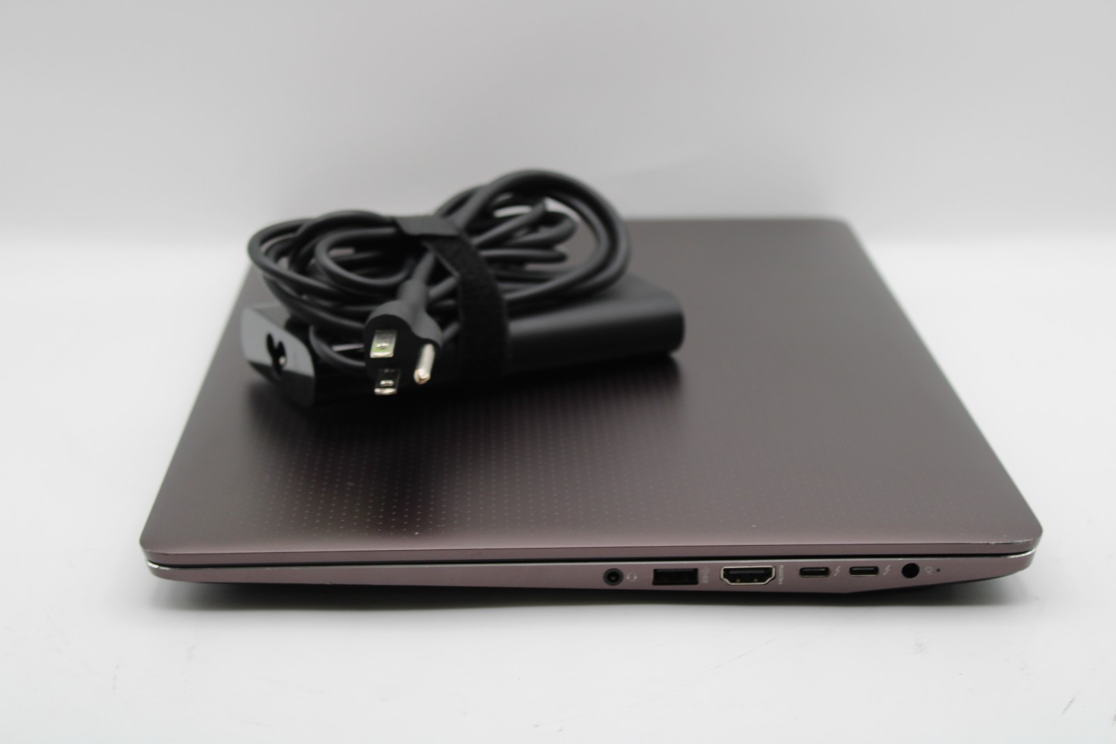 HP ZBook Studio G3 i7-6820HQ @ 2.7 GHz 8GB RAM 128GB SSD M1000M No OS *READ
