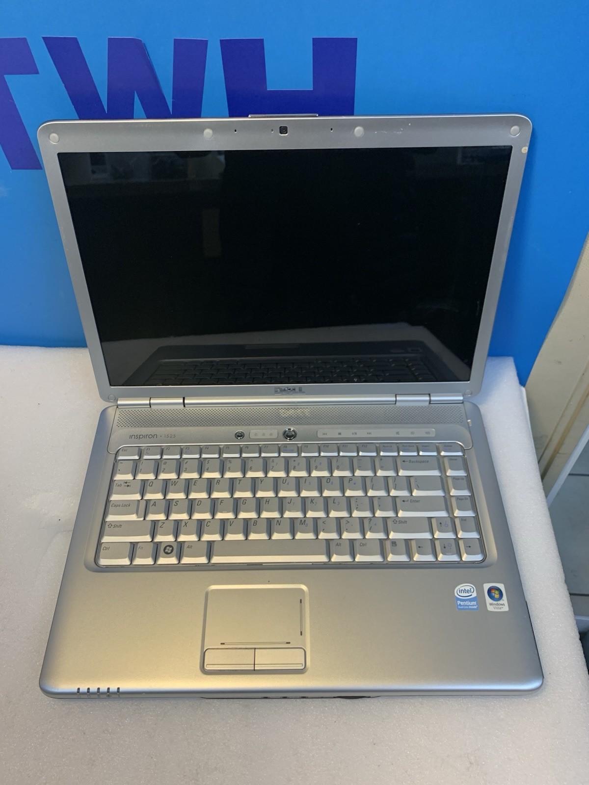 Dell Inspiron 1525 Retro Gaming Laptop 2-core 1.86GHz 2GB (Windows xp Pro sp3)