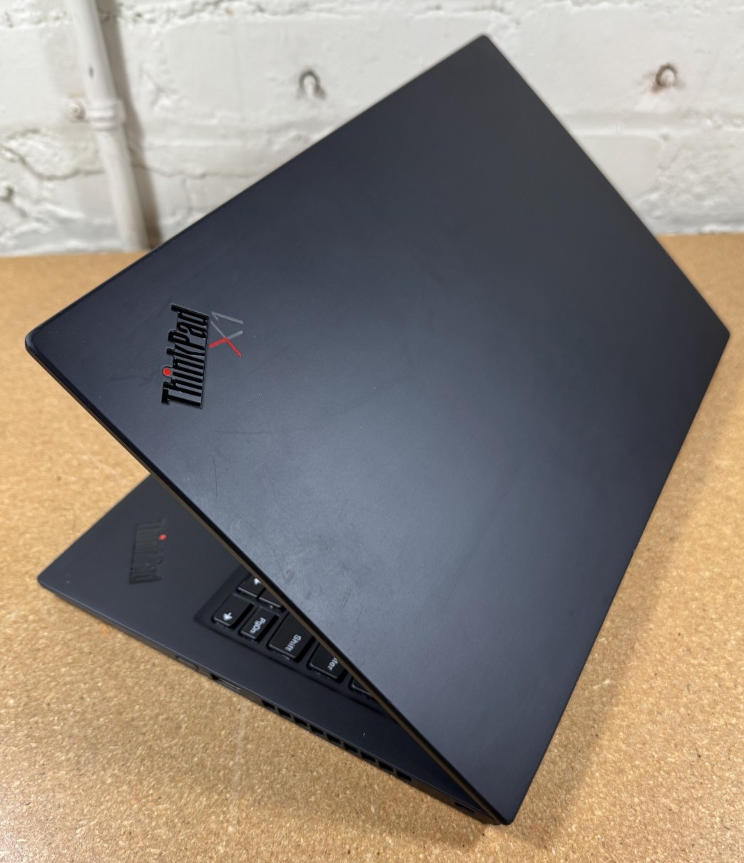 Lenovo X1 Carbon Gen 8 i7-10610U 16GB 512GB SSD Win 11 Pro White Spot