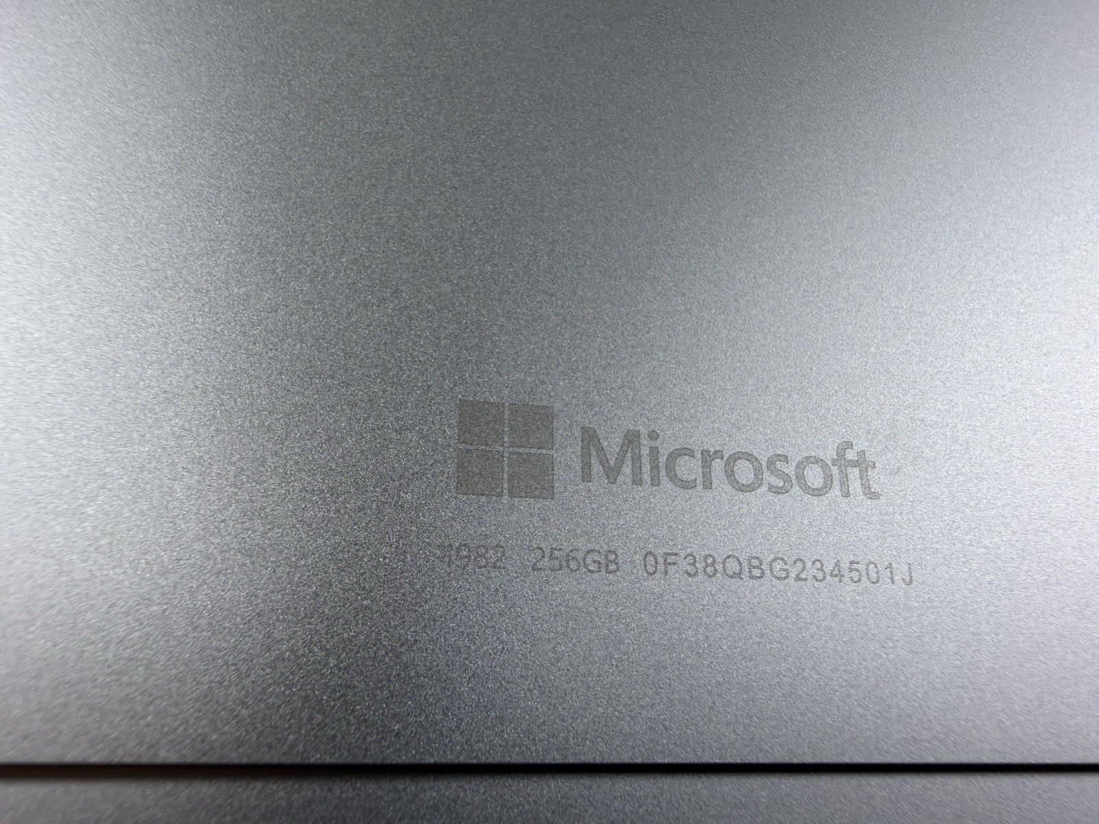 Microsoft Surface Pro 8 (1982) i5-1145G7 – 16GB RAM – 256GB 120Hz – Win 11 Pro