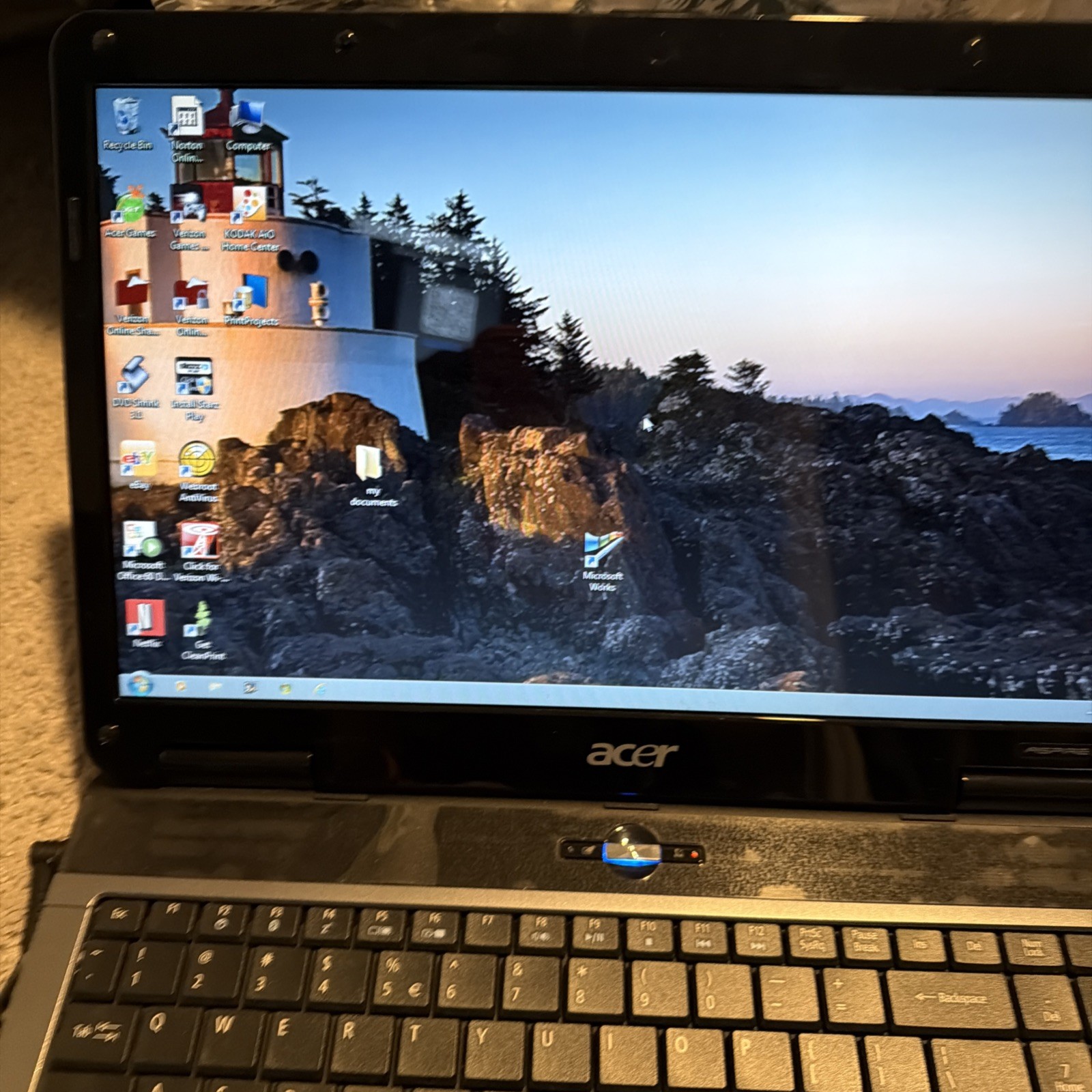 Acer Aspire 5532 Series Laptop Black USB 15.6″ HD LCD Display works good
