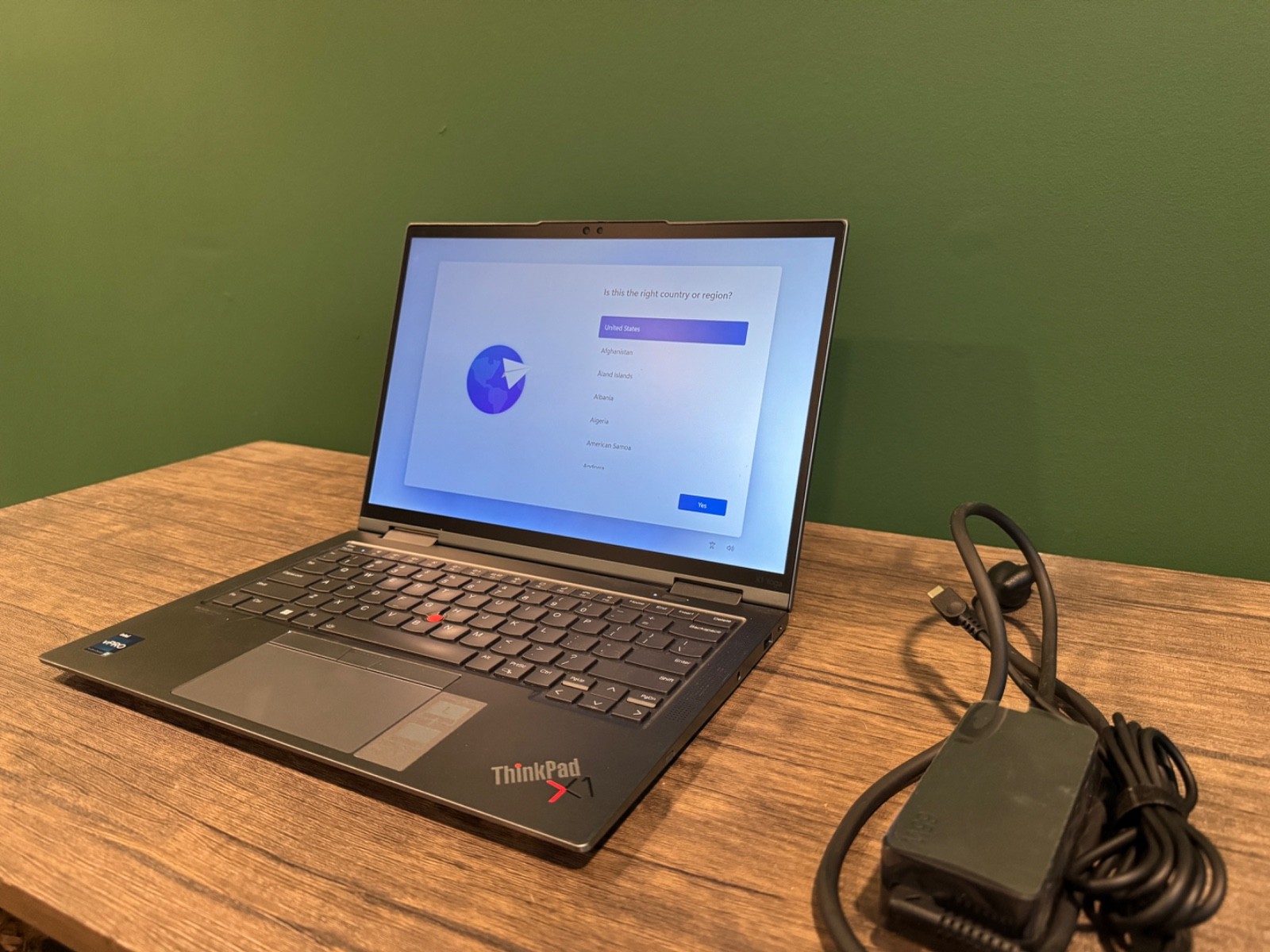 Lenovo ThinkPad X1 Yoga Gen 7 14″ i7-1265u 16GB 256GB Windows11