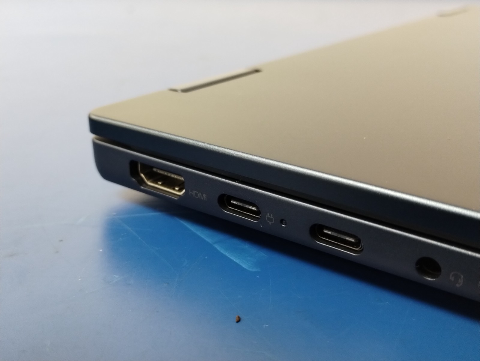 Lenovo IdeaPad 5 2-in-1 14AKP10 AMD Ryzen AI 7 350, 2.00 GHz 16 GB RAM 1 TB NVMe
