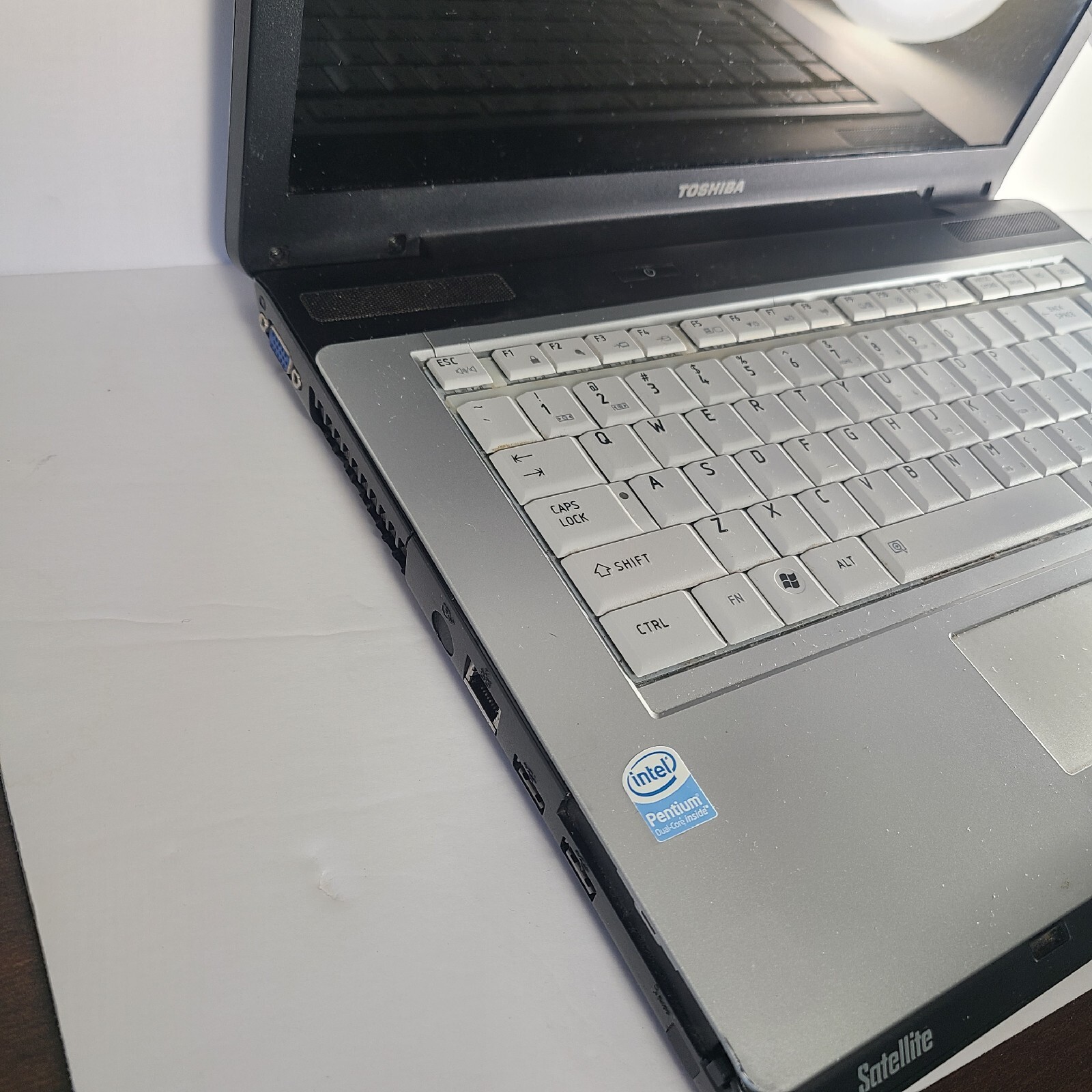 Toshiba Satellite C655-S5128 15.6in 500GB Intel Core i3 1st Gen 2.53GHz Untested