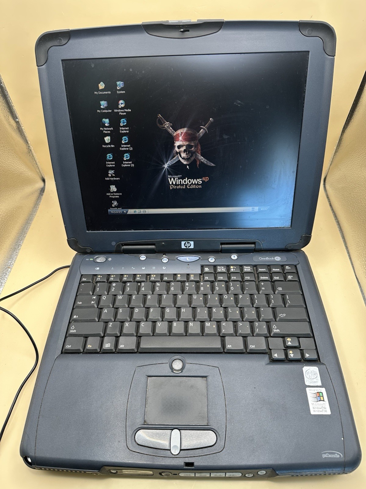 HP OmniBook XE3 Laptop Windows 10 DVD Tested w/ Charger Battery Does Not Hold