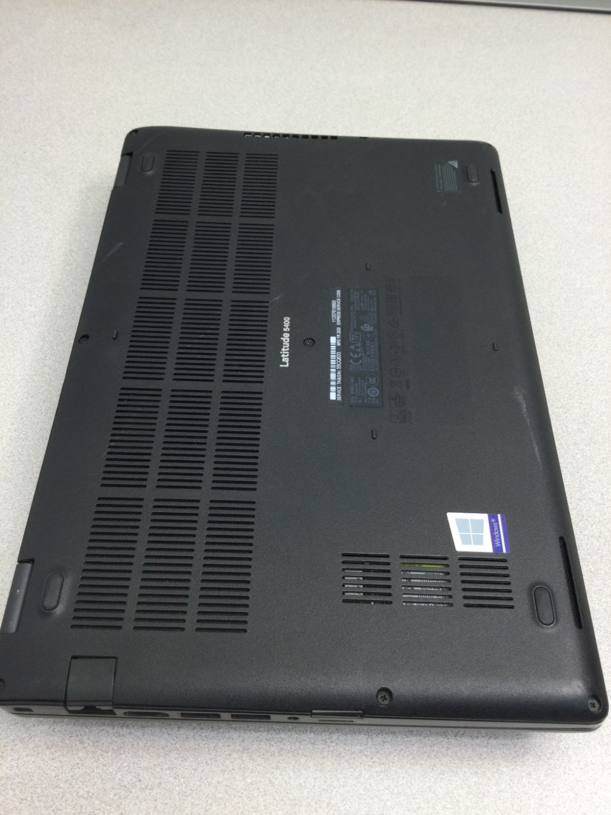 Dell Latitude 5400 14” Core i7-8665U 1.90GHz 8GB RAM 256GB SSD win 11 pro