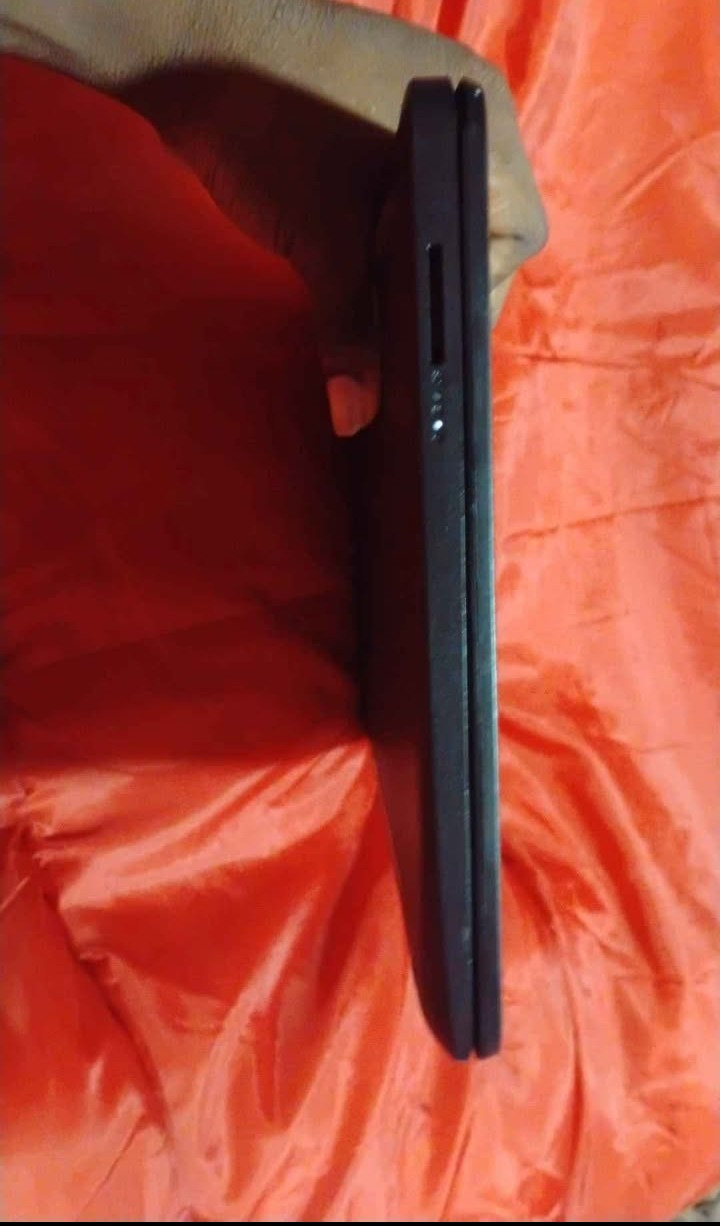 HP Laptop 14-dq0xxx Needs computer charger plugged in to work comes with charger