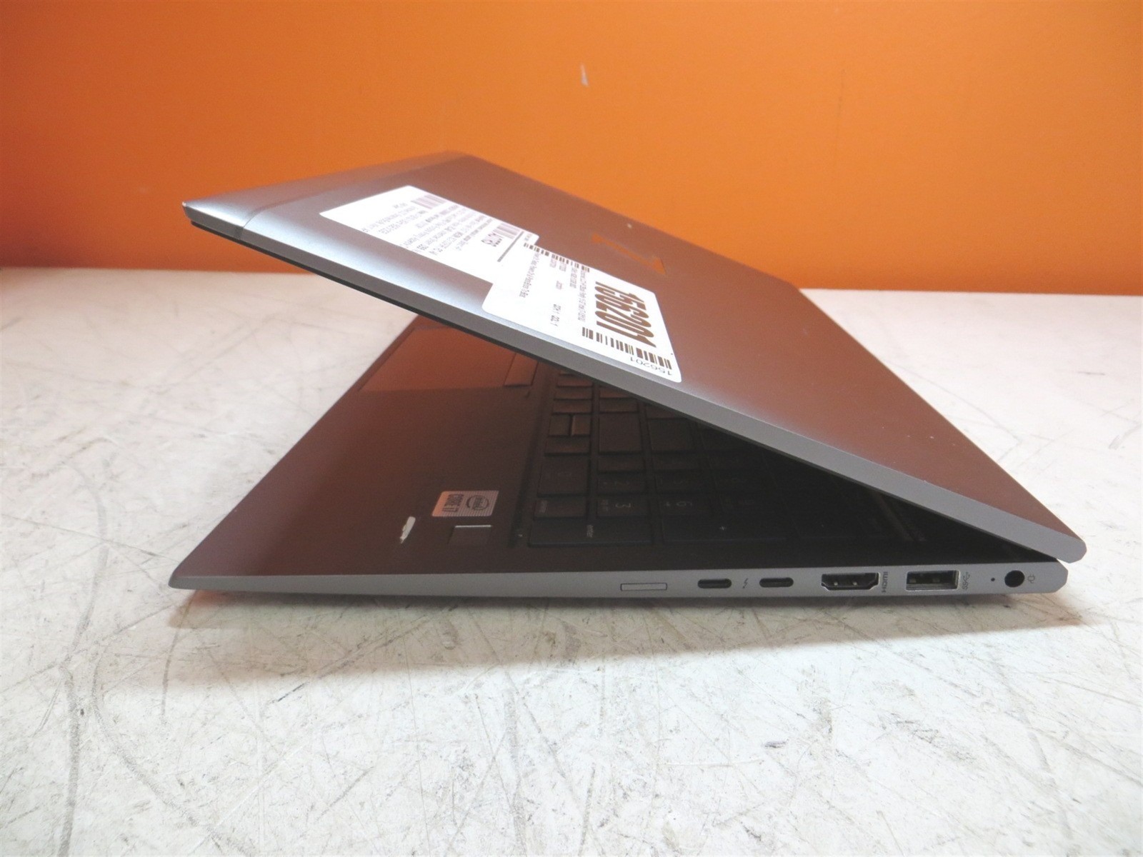Scratched LCD HP ZBook Firefly 15 G7 Intel i7-10510U 1.8GHz 16GB 512GB SSD