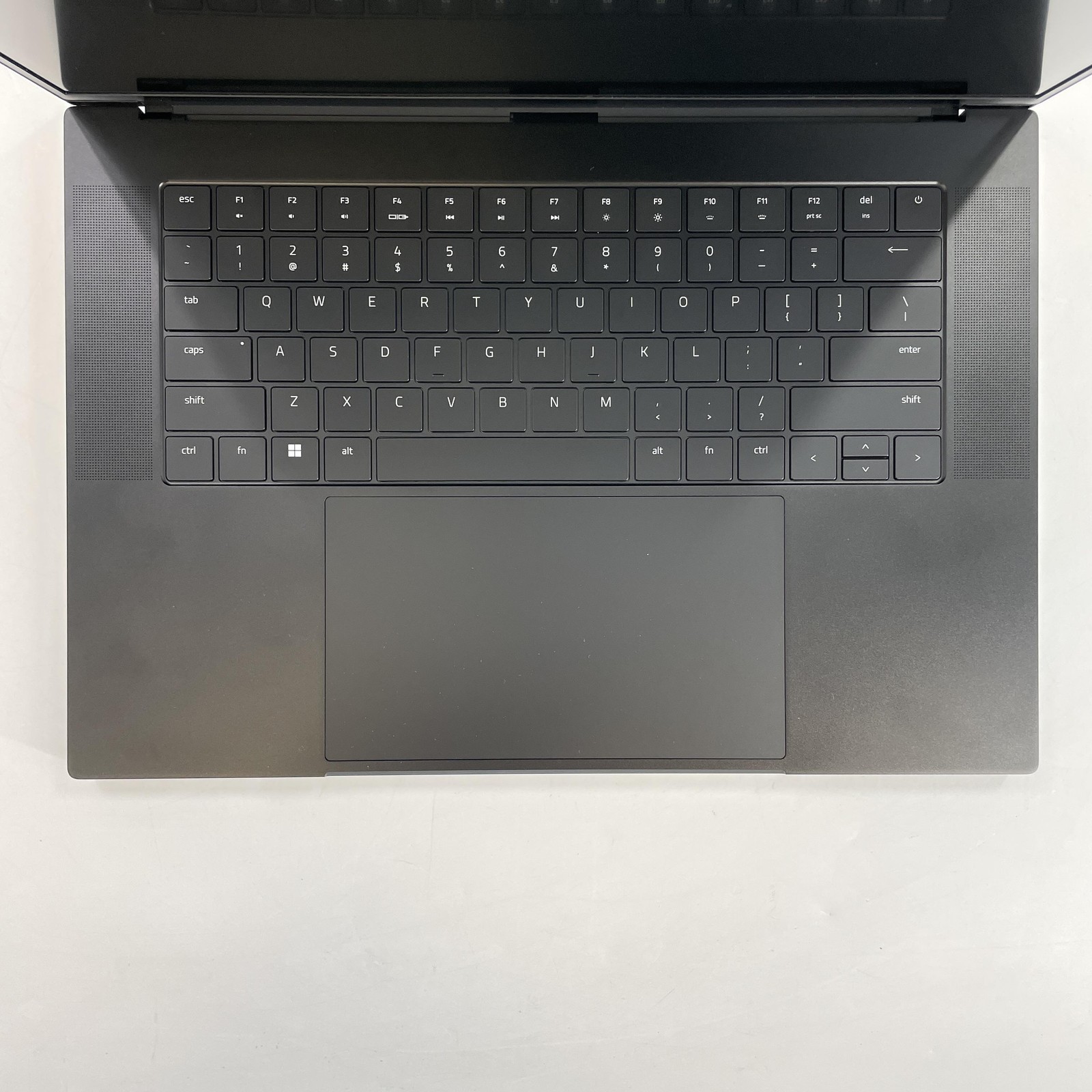 Razer Blade 16 120Hz UHD+ i9-13950HX 64GB 4TB/1TB RTX 4090 – VAPOR CHAMBER ISSUE