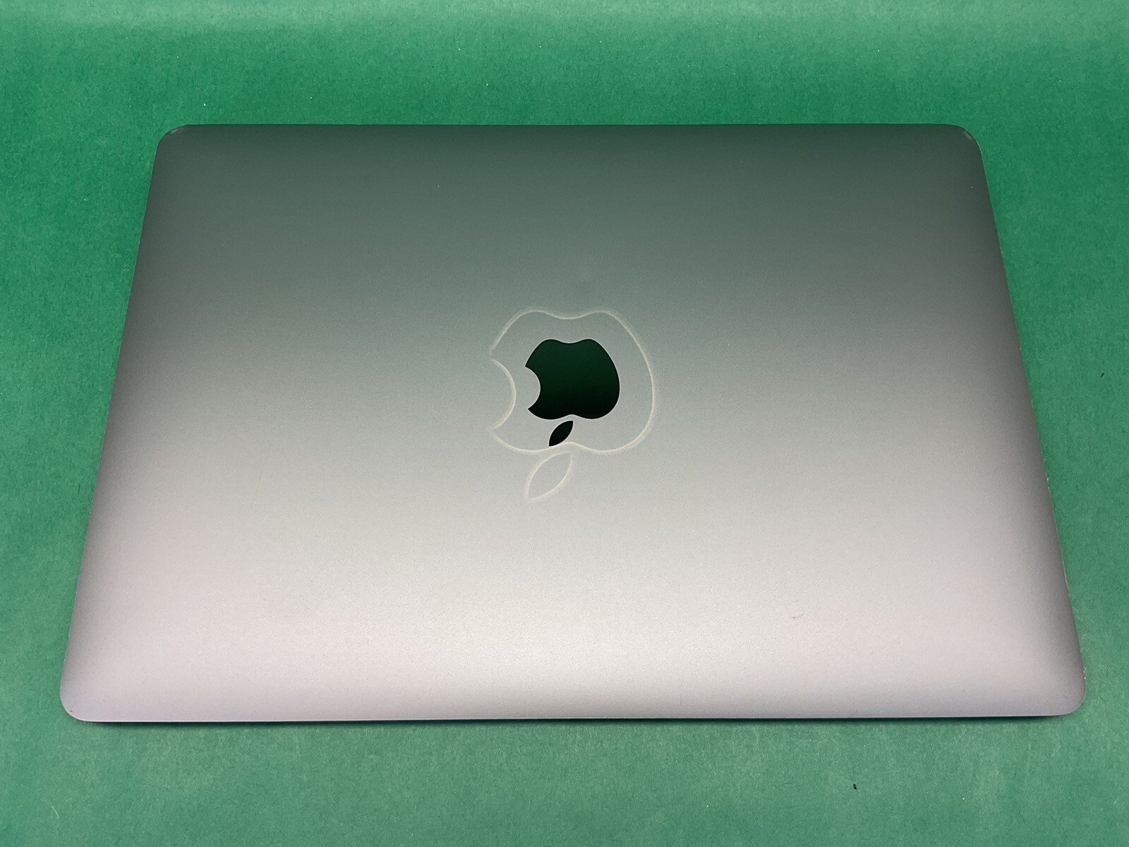Apple MacBook Air A1932 13” Laptop – FOR PARTS – UNTESTED