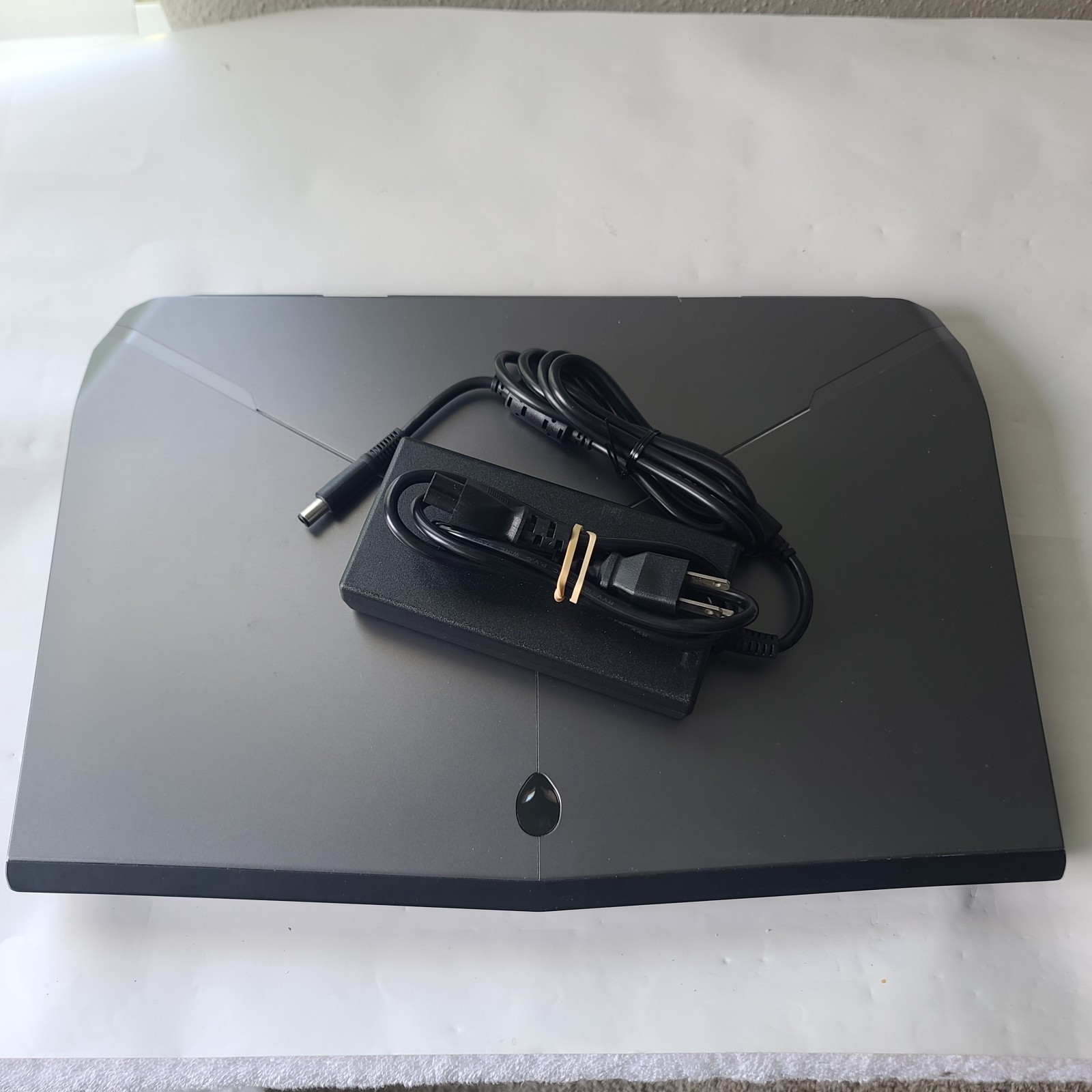 Alienware 17 R3 i7-6700HQ, GTX 970M 256GB SSD 1TB HDD Read Description