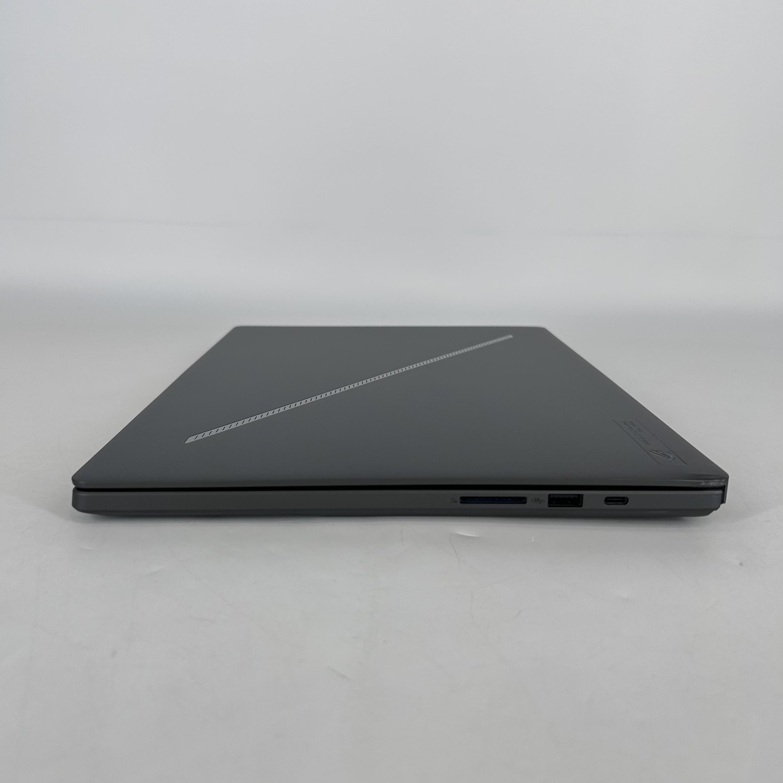 Asus ROG Zephyrus G16 GU605 16 240Hz QHD+ 2.5 GHz Ultra 9 185H 32GB 1TB RTX 4080