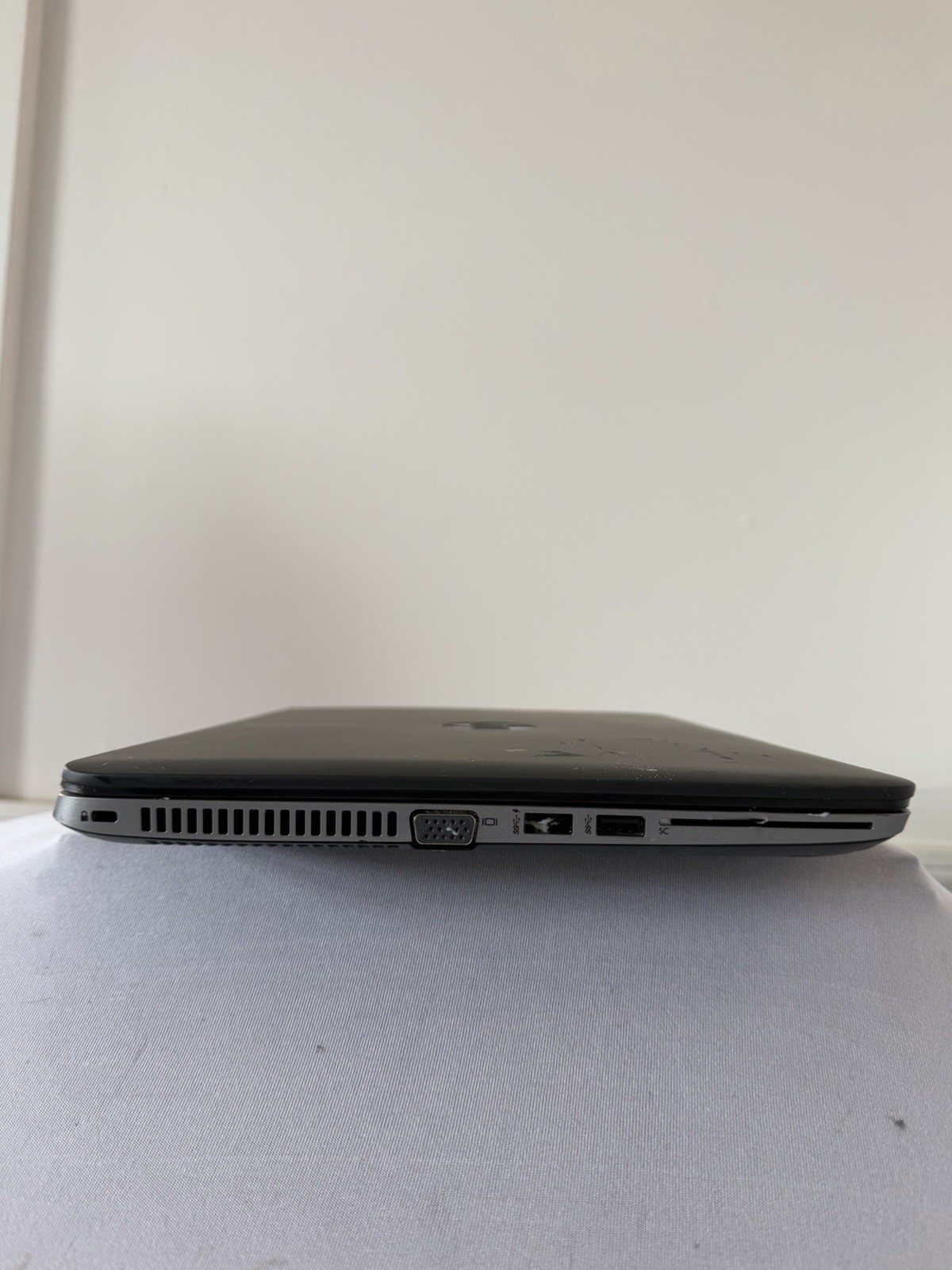 HP Elitebook 840 G1 Laptop – Good Screen – Intel i5 – RAM 4 GB – Read Des
