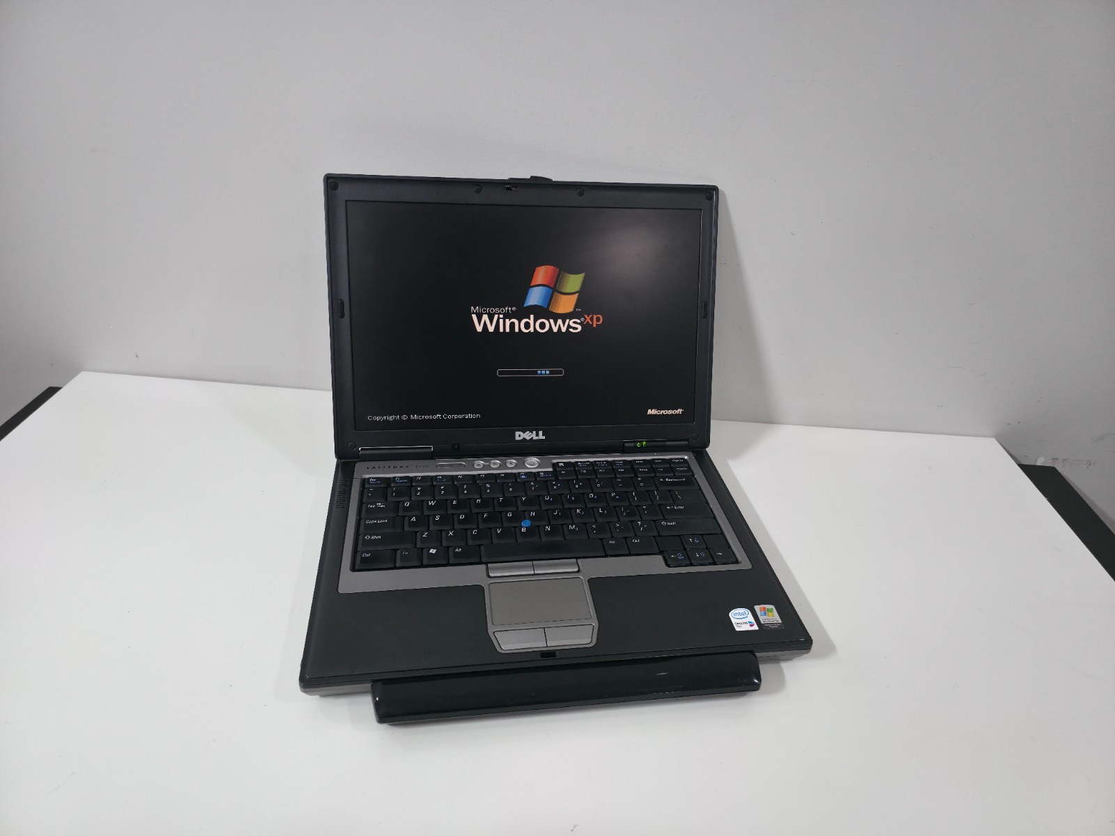 Dell D620 Laptop 2.33ghz 1gb Windows XP Pro WIFI DVD 500GB very fast! RS232 REad