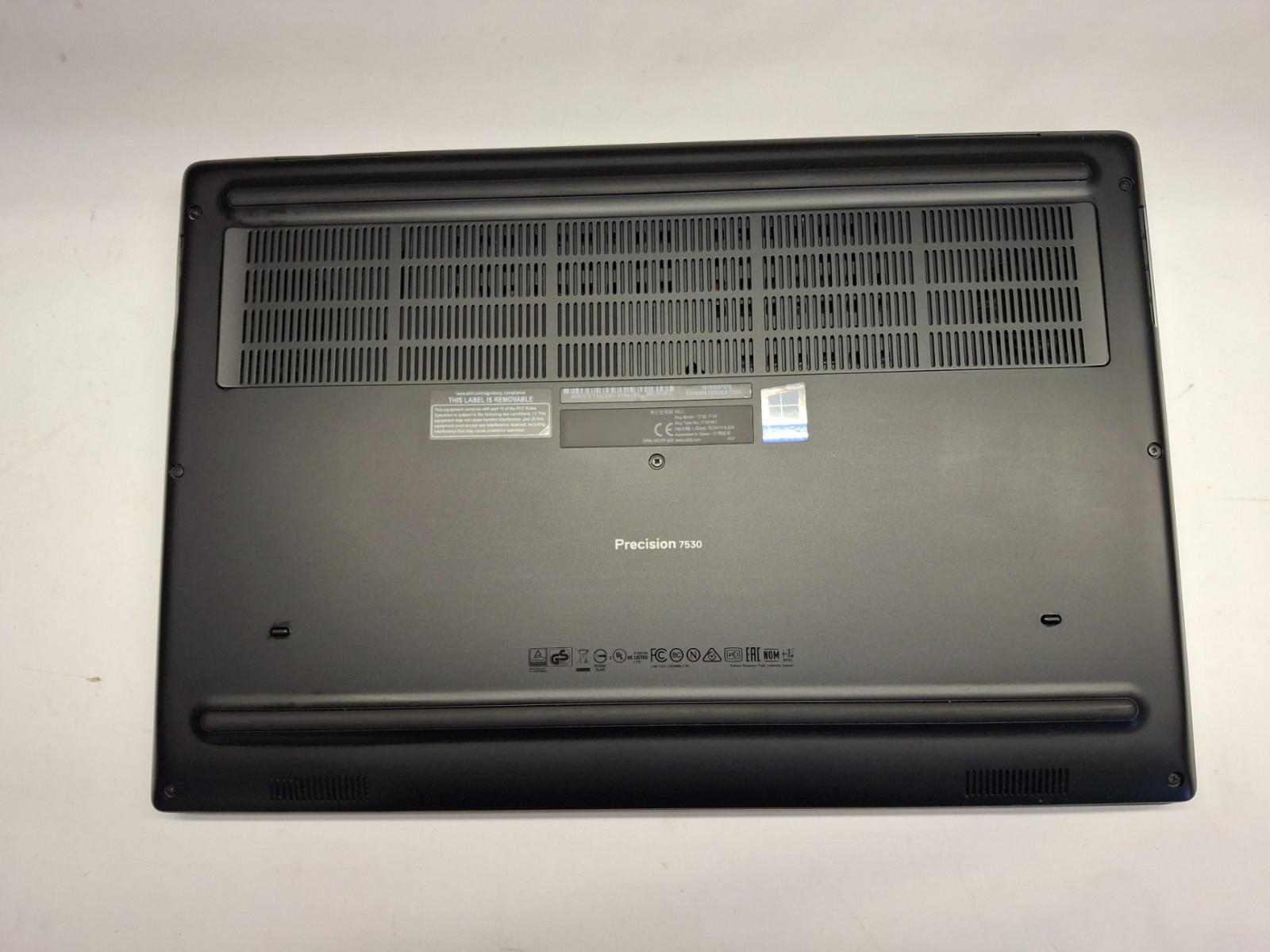 Dell Precision 7530 i7 8850H @ 2.60 GHz 512 GB 32 GB Webcam 15.6″ FHD Win 10 Pro
