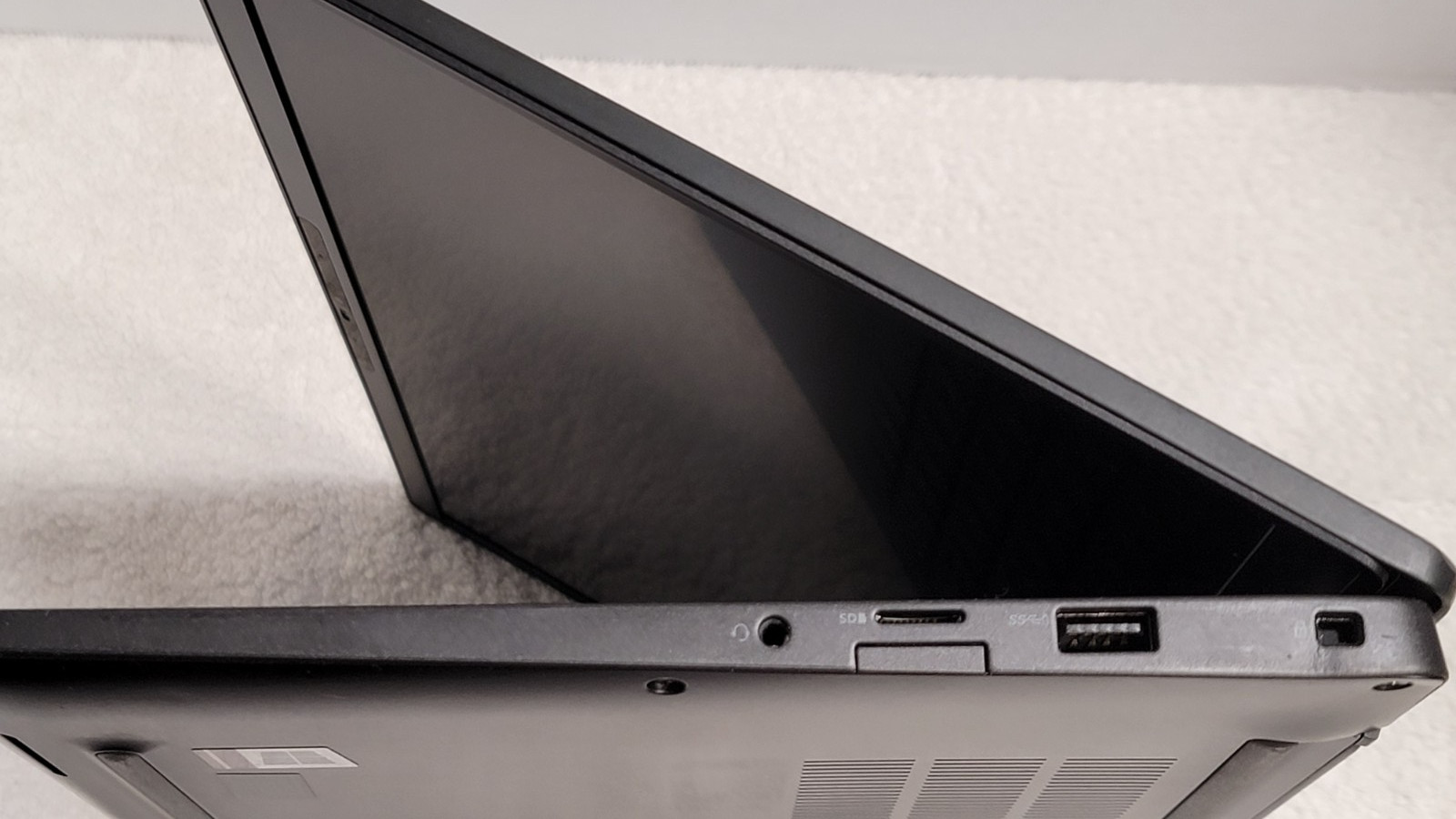 Dell Latitude 7400 14″ Core i7-8665U | 16GB RAM | 256GB SSD | Win 11 Pro