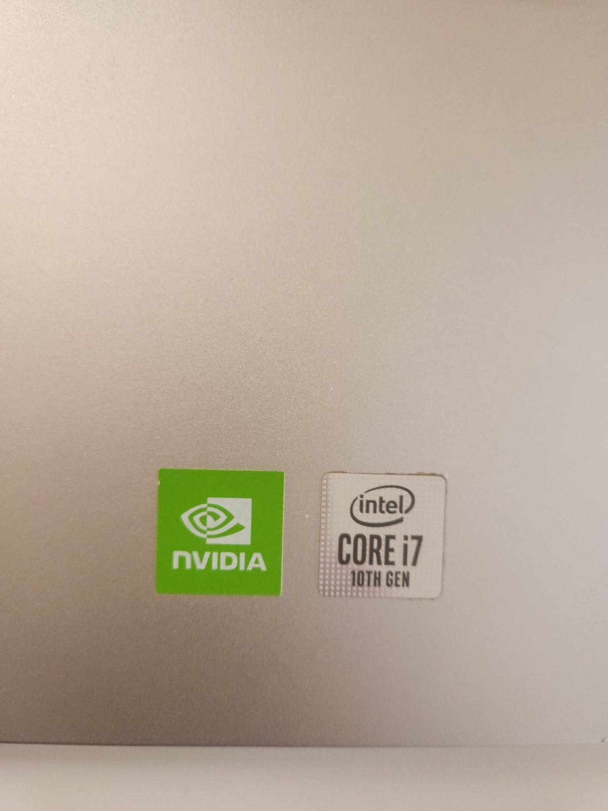Dell Inspiron 17″ Intel Core i7-10510u CPU 4 Core(s), 8 thread 16GB Ram 1 tb SSD