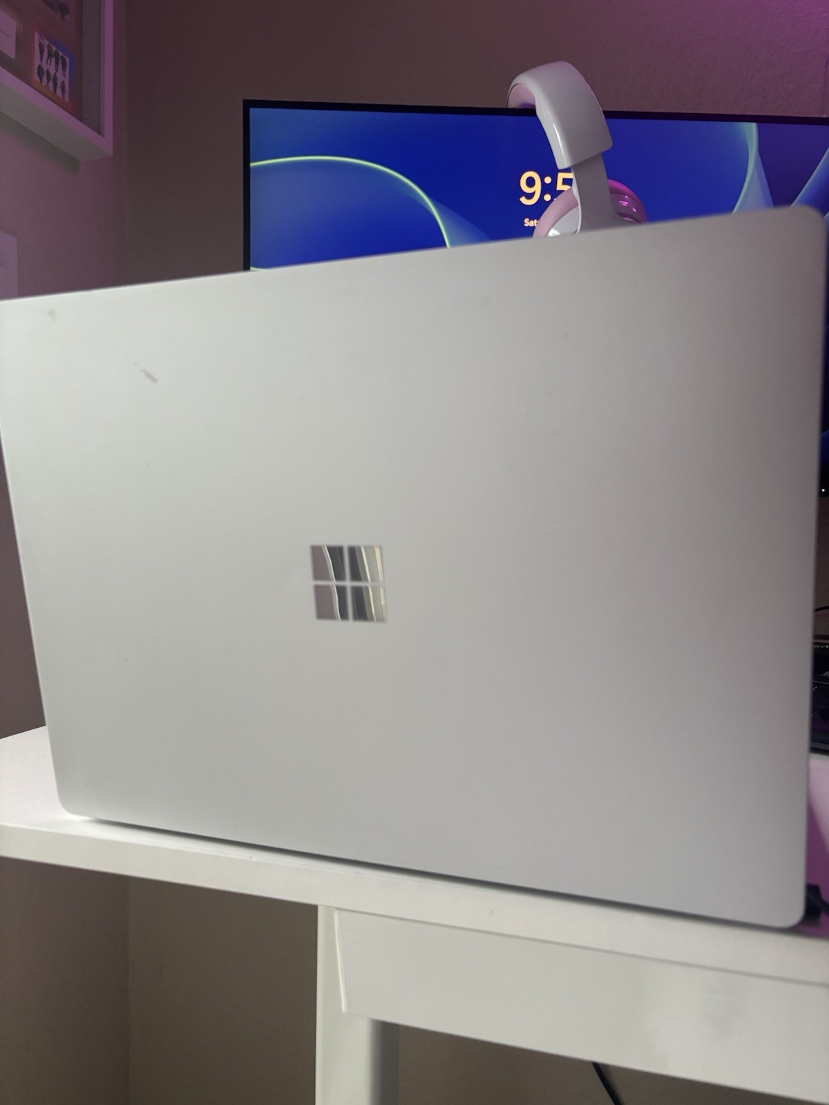 Microsoft Surface Laptop Platinum 13.5 in Windows Wi-Fi Bluetooth Webcam