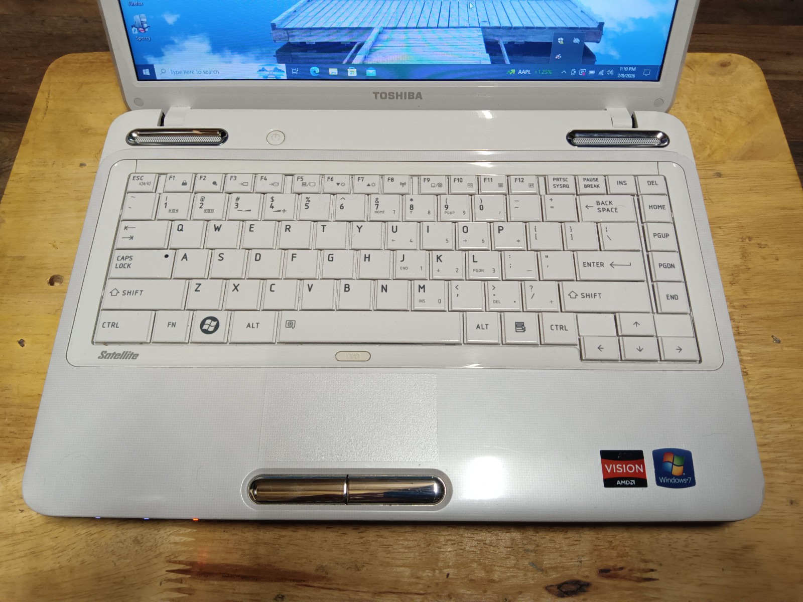 Toshiba L745D-S4350WH/AMD E-450 1.65ghz/4gb/500gb/Webcam/Windows 10 Pro/Vga/14″