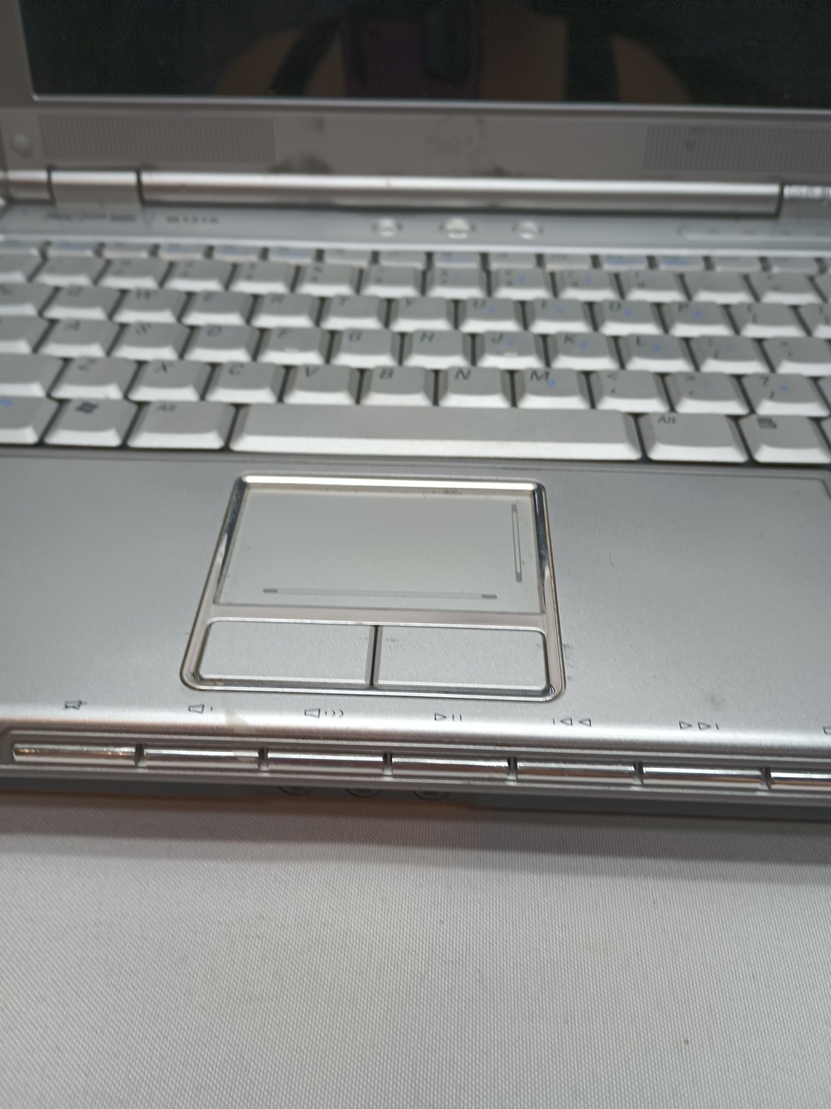 Dell XPS M1210 12.1″ Core 2 Duo T5600 1.83GHz 4GB RAM 120GB HDD Parts Or Repair