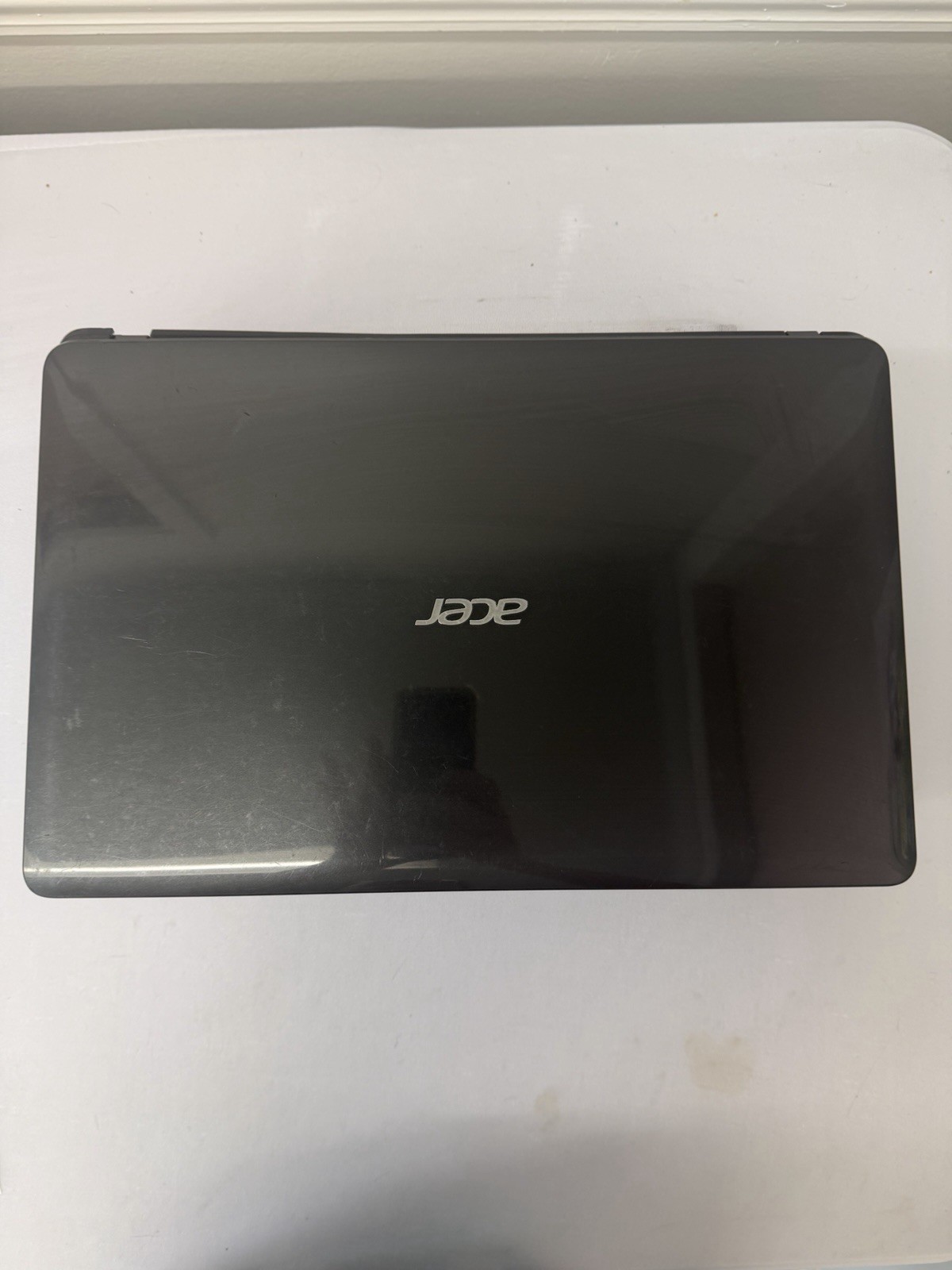 Acer Aspire E1-Q5WPH Laptop – Unknown if Screen is Good- Intel i3- Read Des