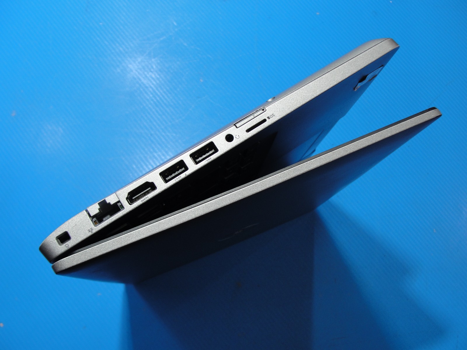 Dell Latitude 5410 14” FHD Intel Core i5-10310U 1.7GHz 8GB 256GB SSD+Charger