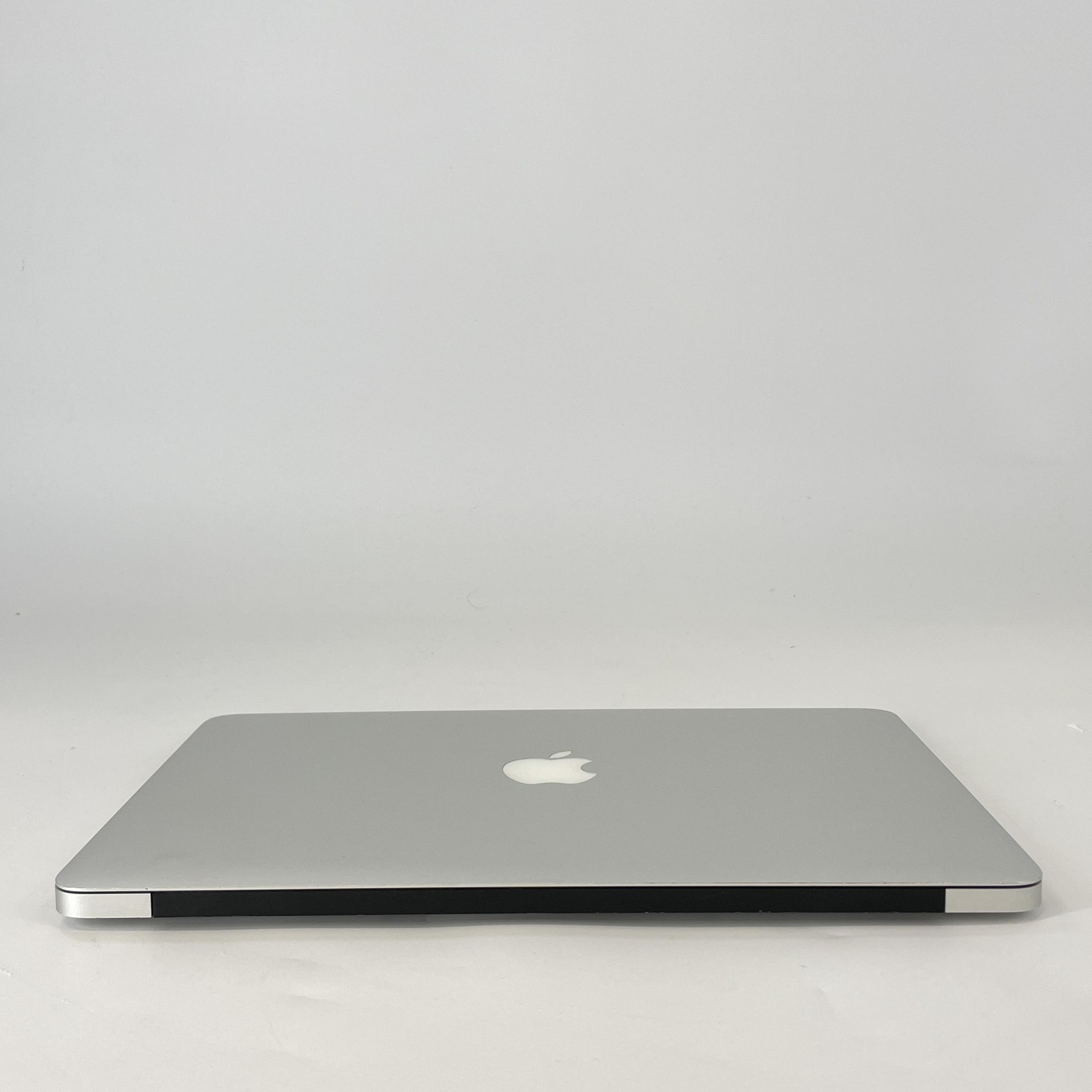 MacBook Air 13 2012 Silver HD+ 1.8 GHz i5-3427U 4GB RAM 128GB SSD – Bad Battery