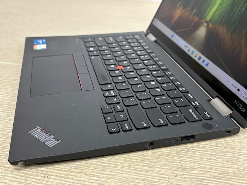 Lenovo ThinkPad X13 Yoga 13″ Touch i5-1145G7 16GB 256GB SSD W11Pro ~Screen issue