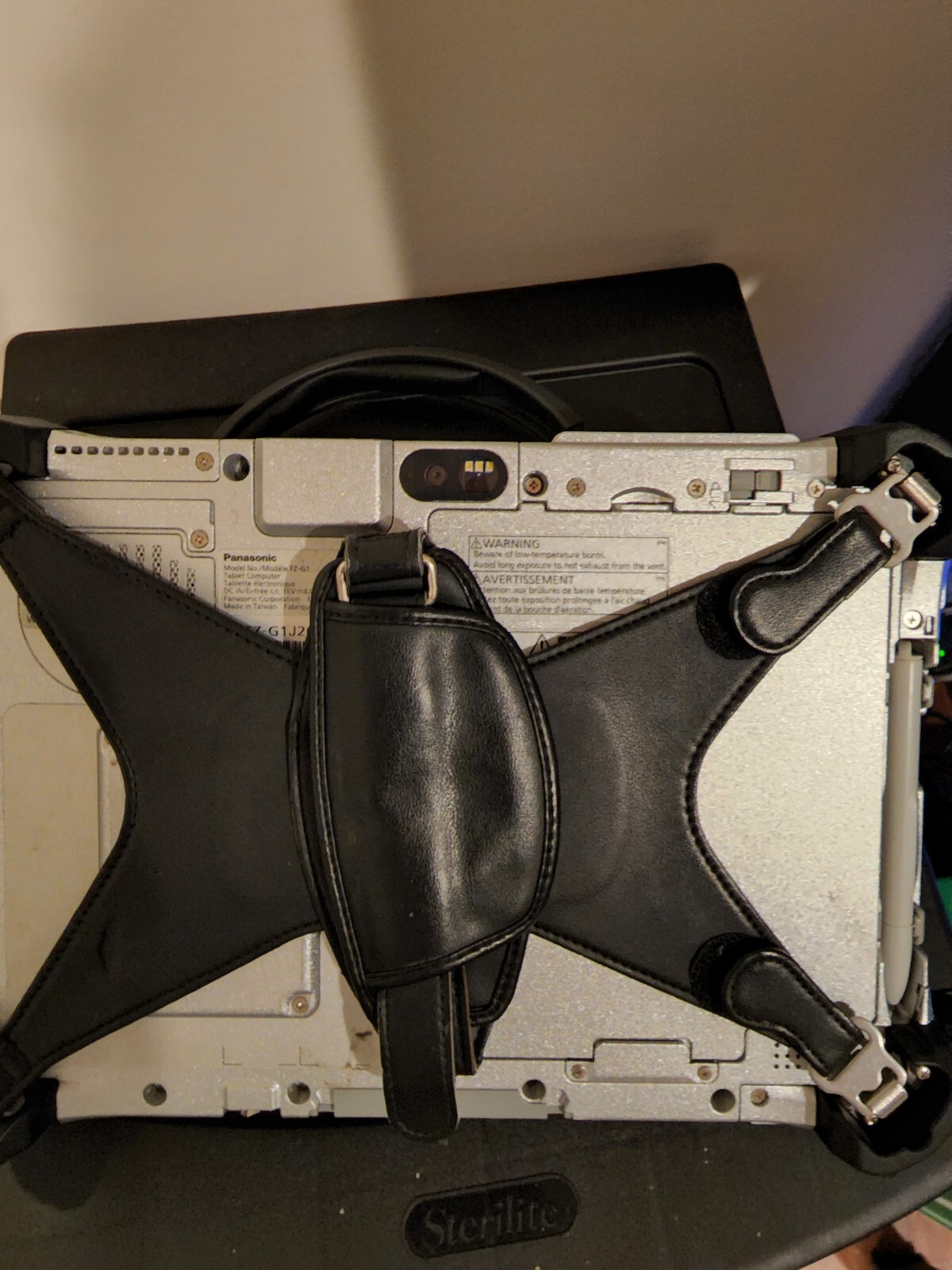 Panasonic Toughpad fz-g1 DOES NOT COME WITH CHARGER