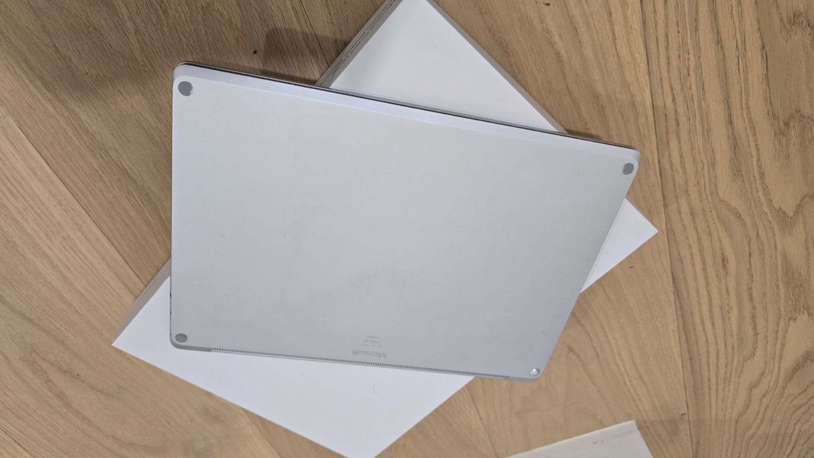 Microsoft Surface Laptop 13.5″ (256GB SSD, Intel Core i7-7660U, 2.50GHz, 8GB