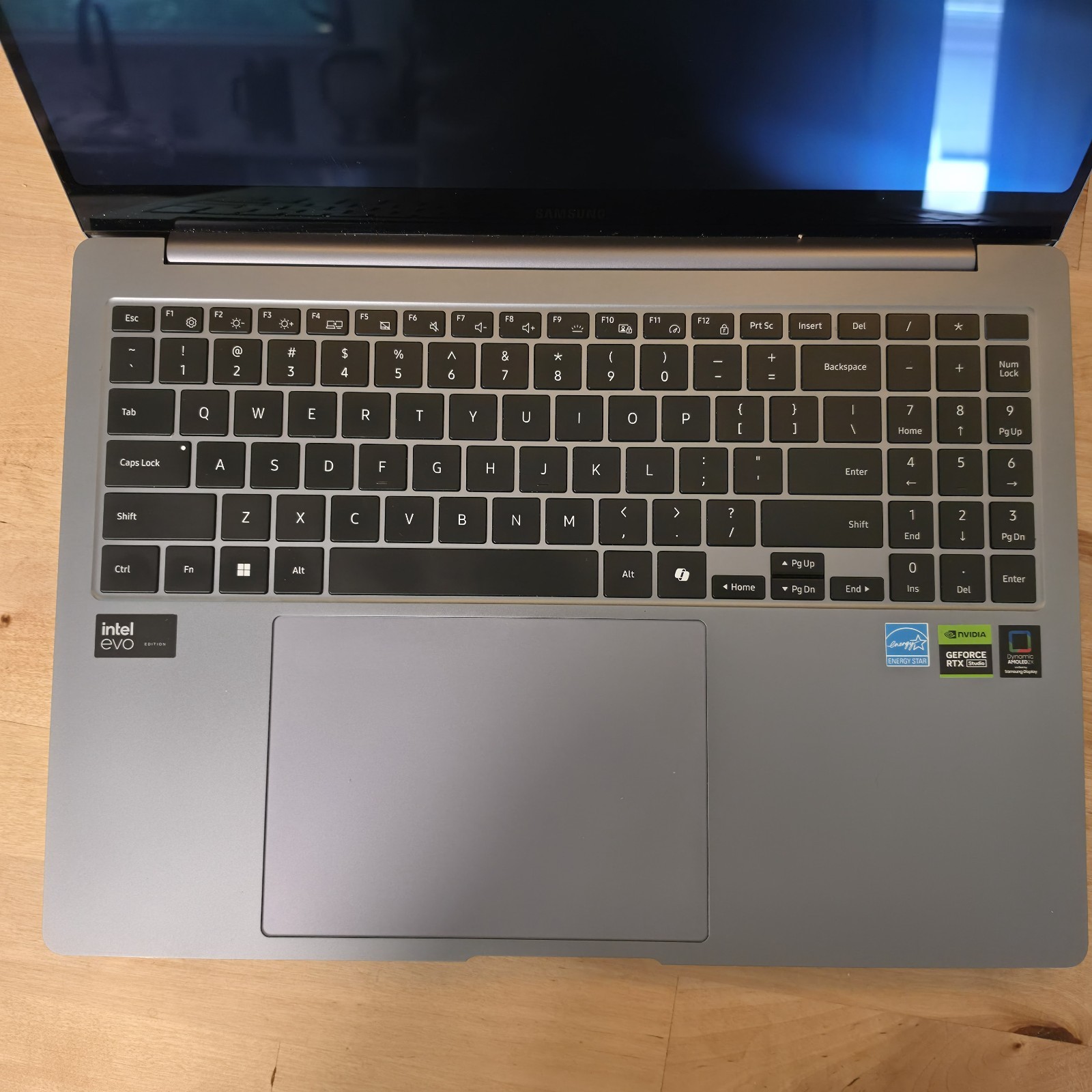Samsung Galaxy Book 4 Ultra 9 RTX 4070 32GB RAM 1 TB SSD OLED