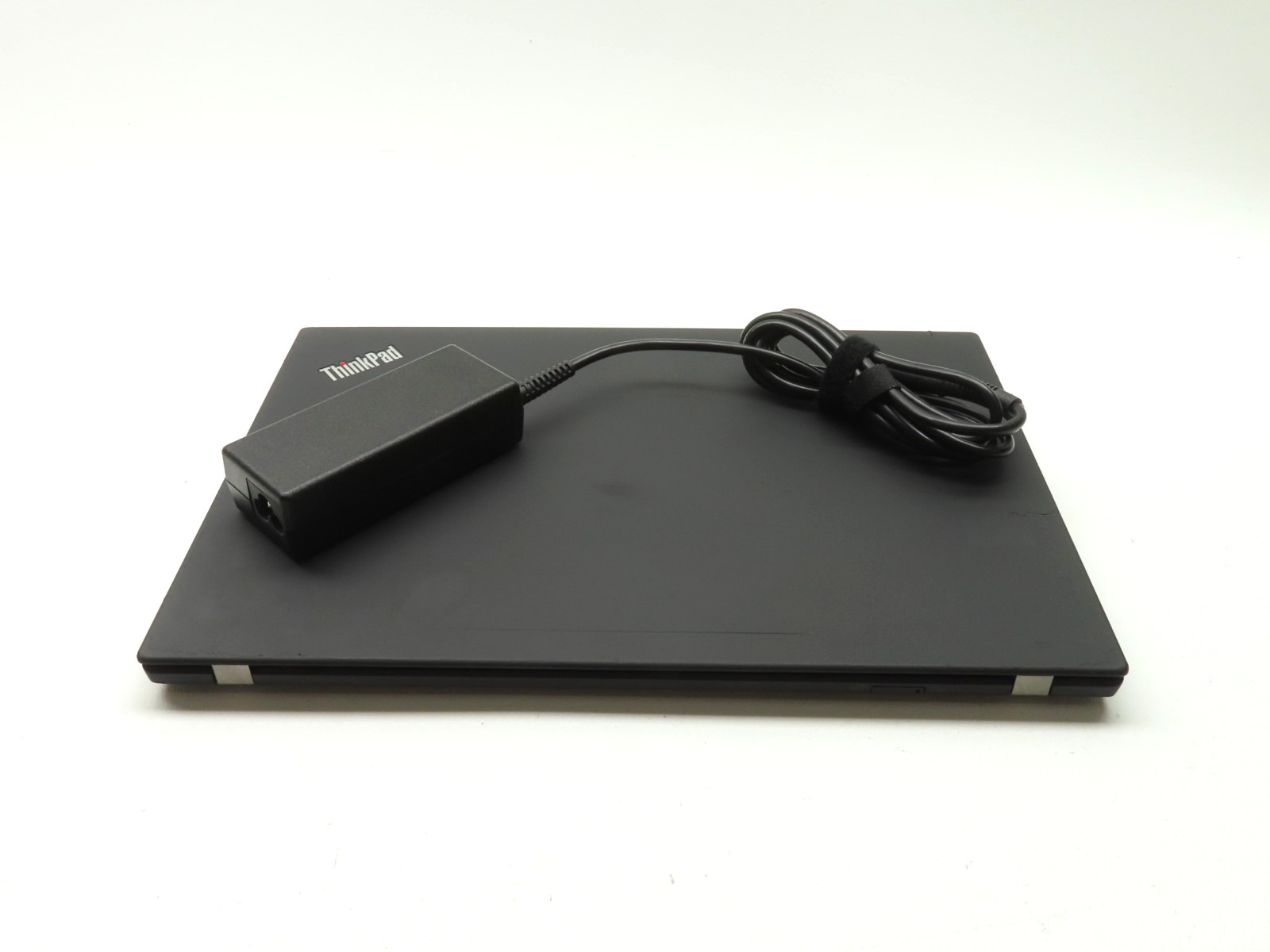 Lenovo ThinkPad X1 Carbon 6th Gen 14″ Intel i7-8650U 1.9GHz 16GB RAM 256GB SSD