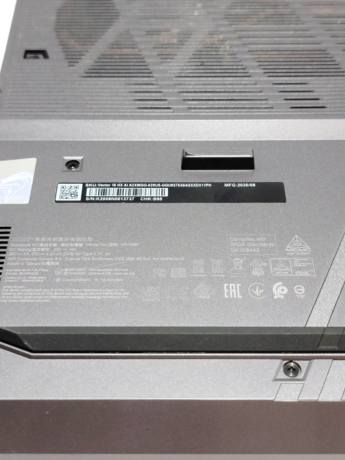 MSI Vector 16 HX AI A2XW-Intel Ultra 9 275HX-64GB Ram-4TB SSD-Nvidia RTX 5070