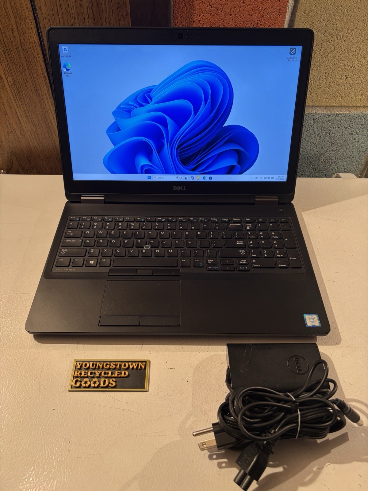 DELL LATITUDE E5570 FHD 15.6” INTEL i5-6300U 8GB RAM 250GB SSD WINDOWS 11 PRO