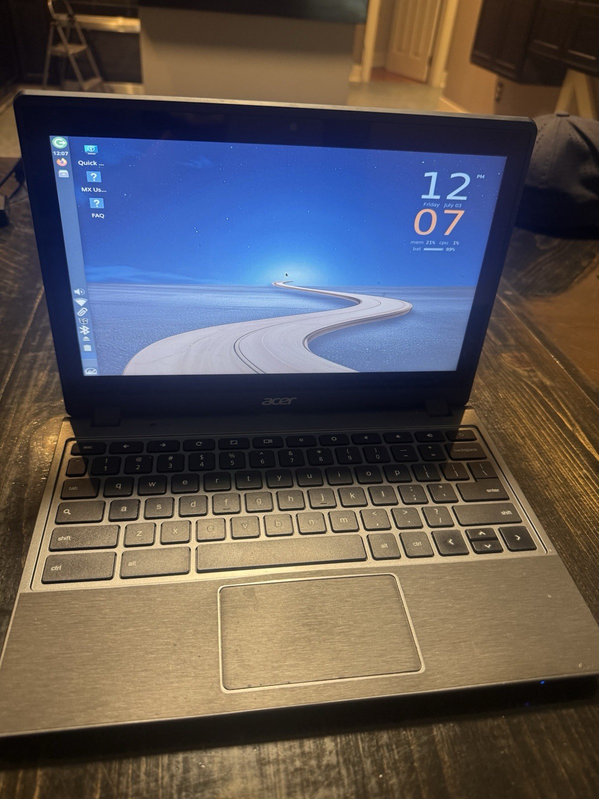 Acer C720P Chromebook Touchscreen – MX Linux Installed – Charger Included