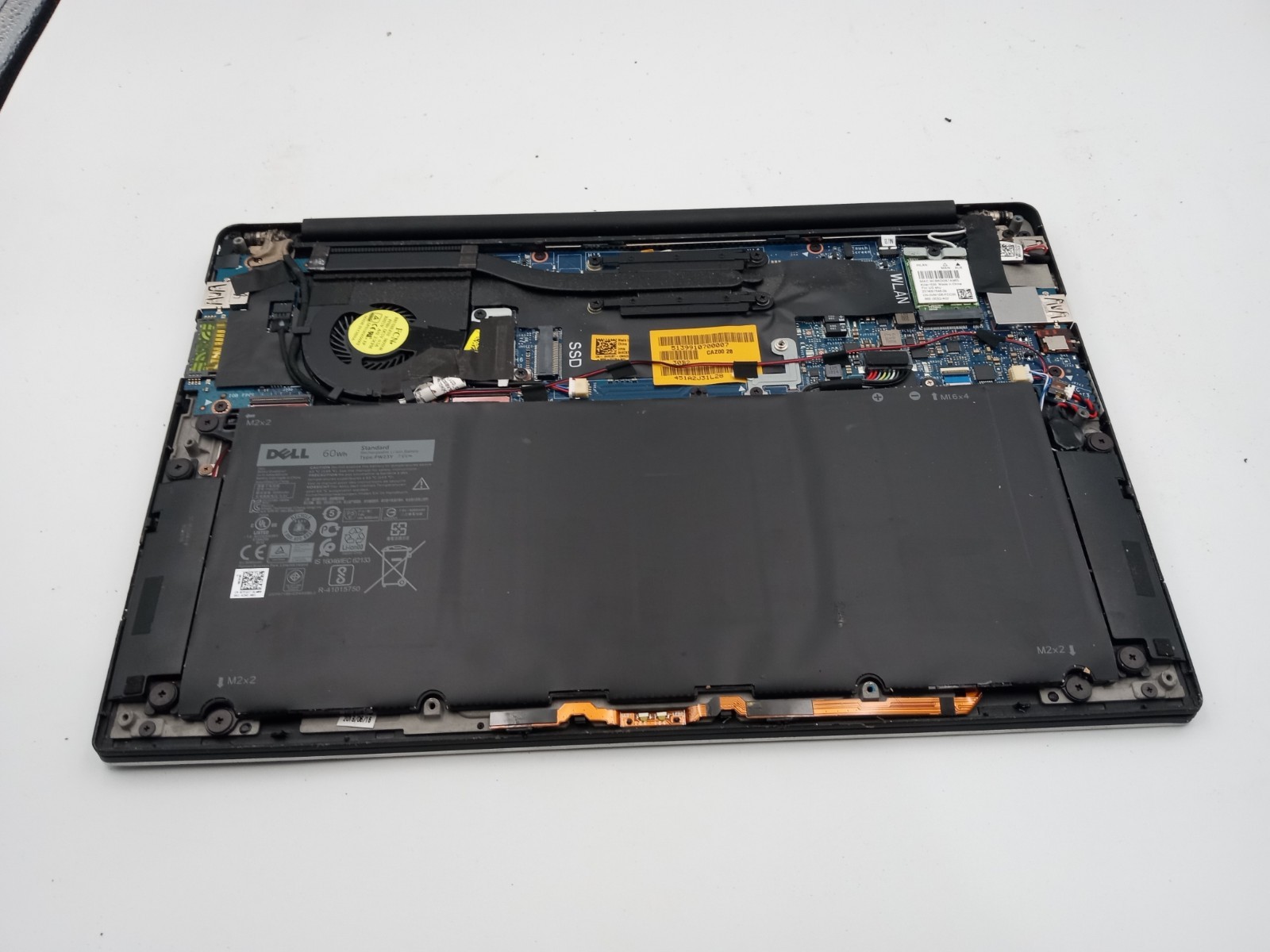Dell XPS 13 9360 13″ Laptop Intel i3-7100U 4GB RAM – CRACKED SCREEN – READ -RR