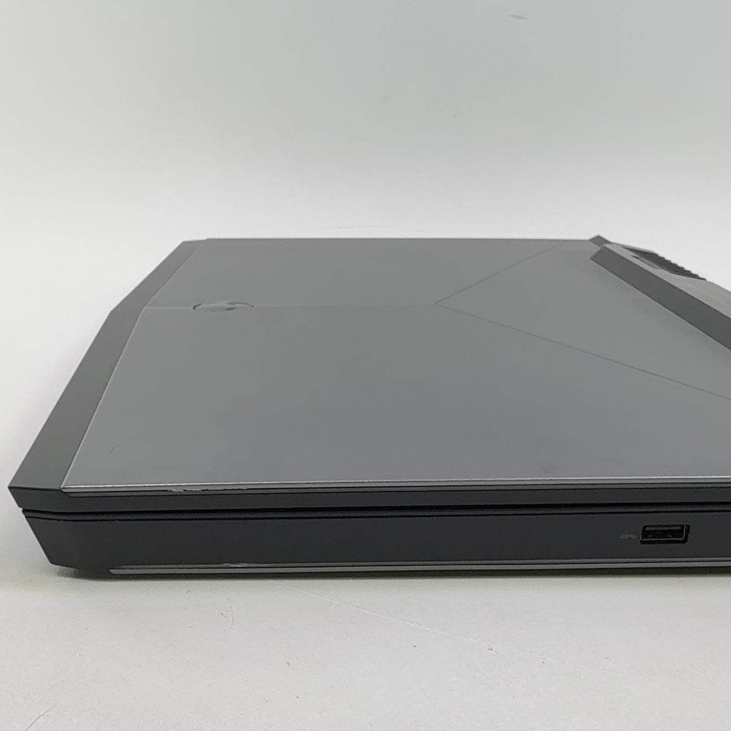 Alienware 17 R4 17.3″ i7-7820HK 2.9GHz 32GB RAM 256GB SSD 1TB HDD