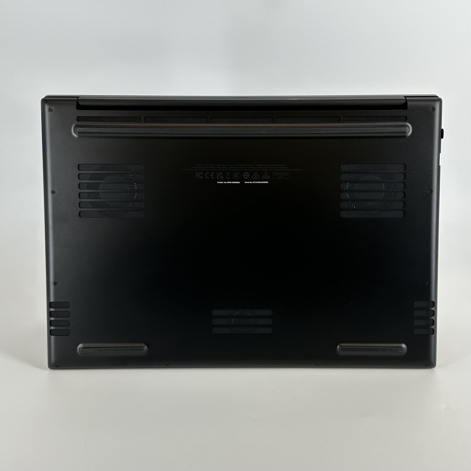 Razer Blade 18 240Hz QHD 2.2 GHz i9-14900HX 32GB 2TB NVIDIA RTX 4090 Excellent