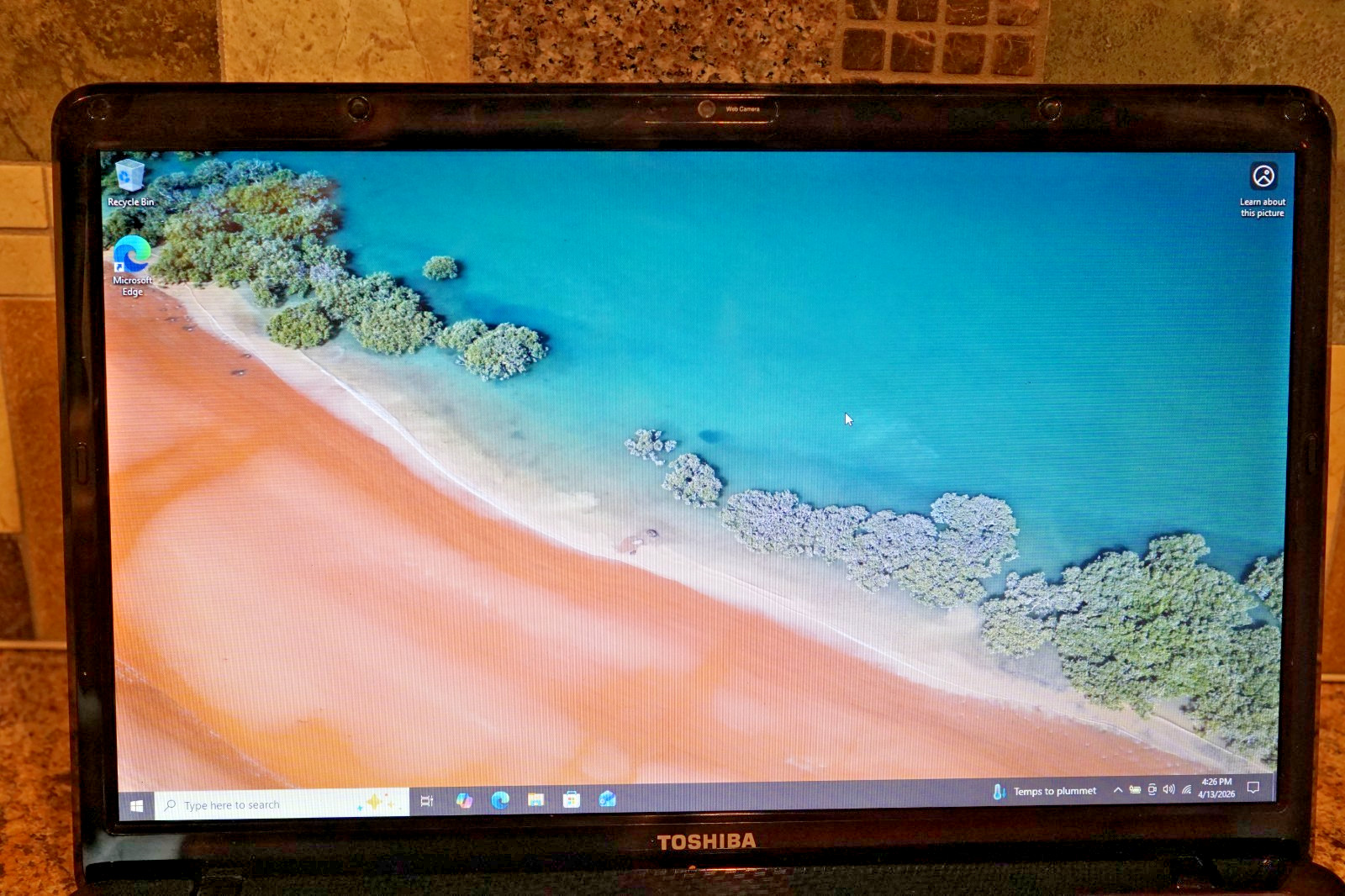 Active 22H2 Version WIN10PRO Toshiba L675D-S7052@2.90GHz,4GB RAM,250GB HDD.