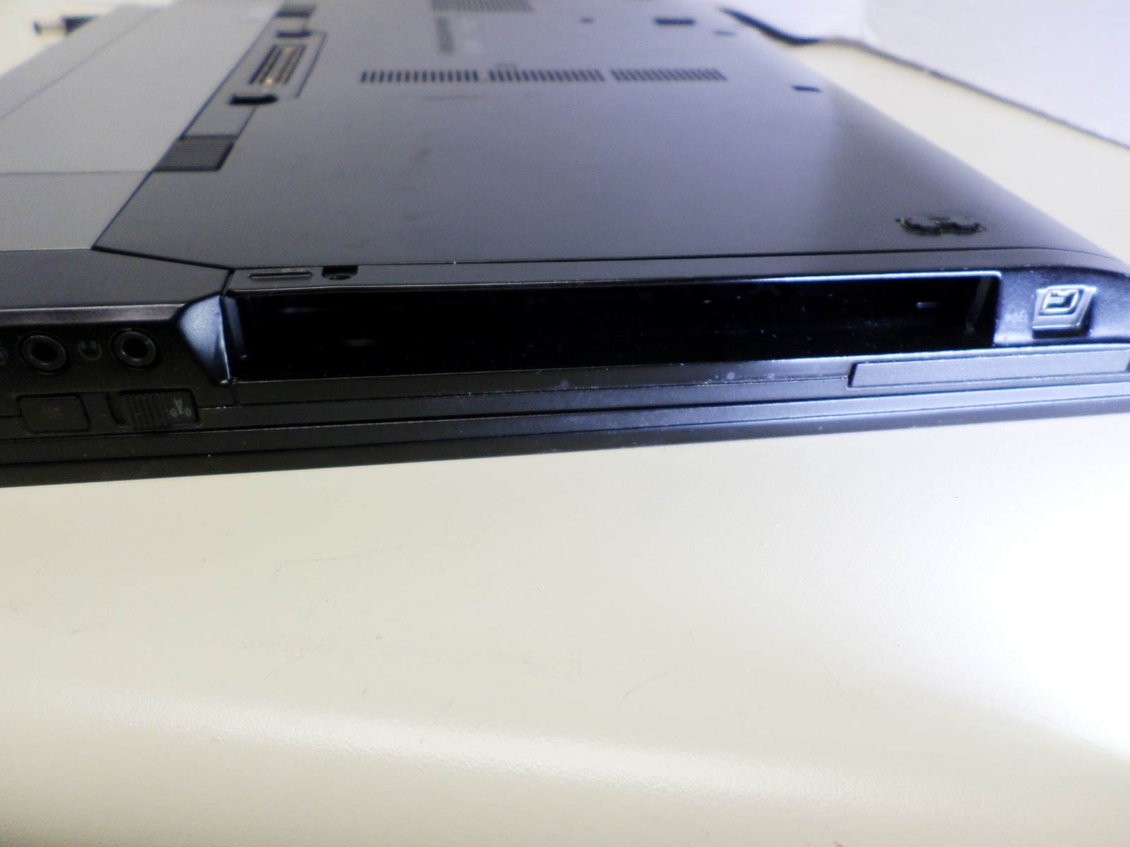 Dell Latitude e6400 14″ Laptop Intel Core 2 Duo 2.66 GHz CPU, C2D 1GB RAM
