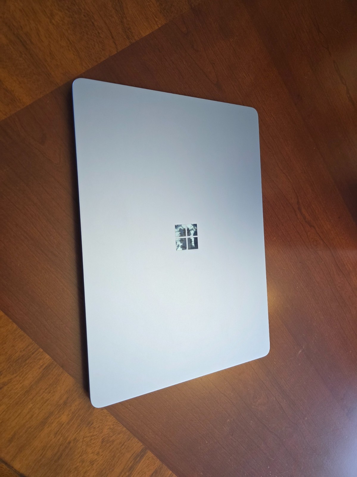 Microsoft Surface Laptop 7 Copilot+ PC 13.8″, Touchscreen 16GB, 1TB SSD Sapphire