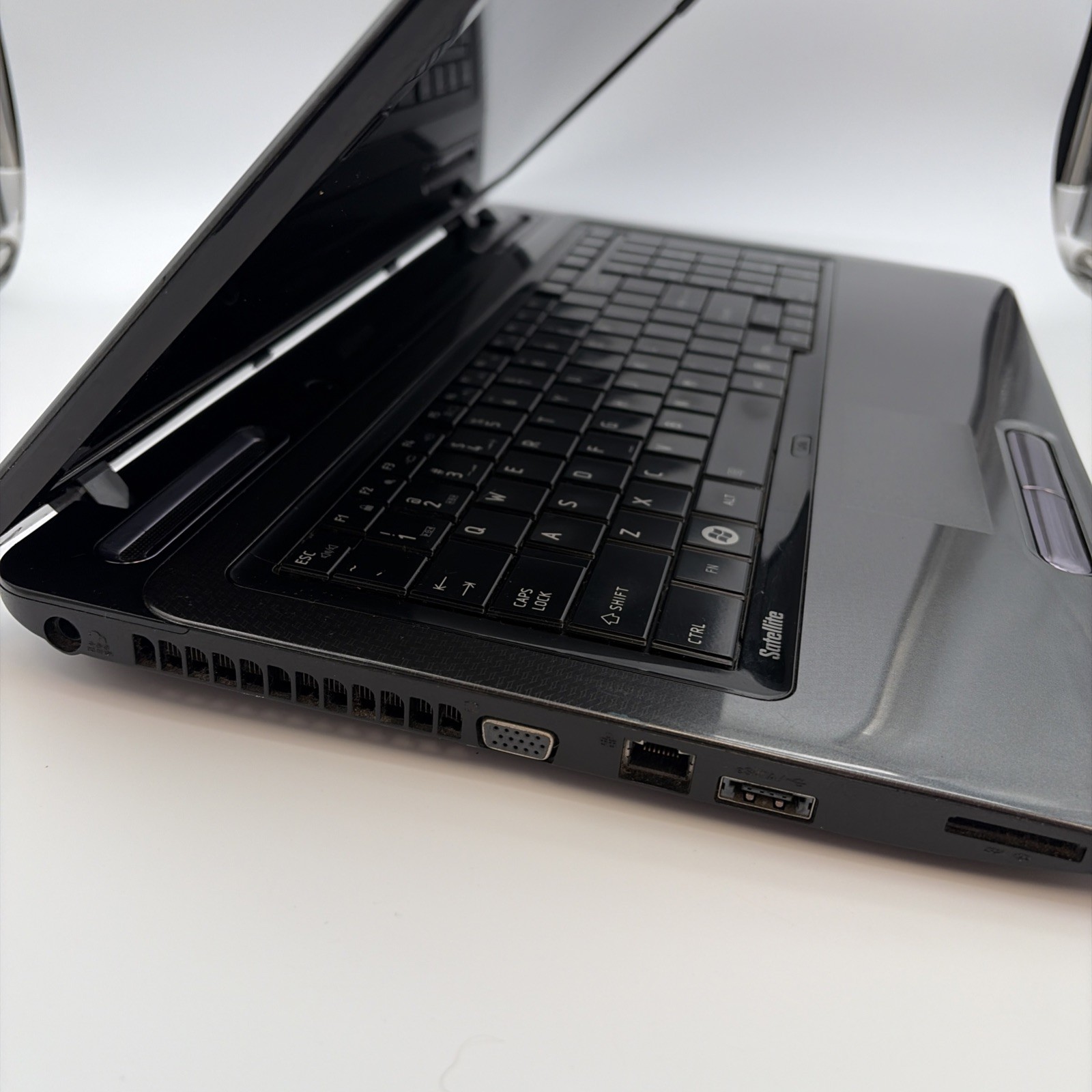 Toshiba Satellite L675D-S7052 AMDPhenom II N640 Dual-Core Processor 2.90GHz L117