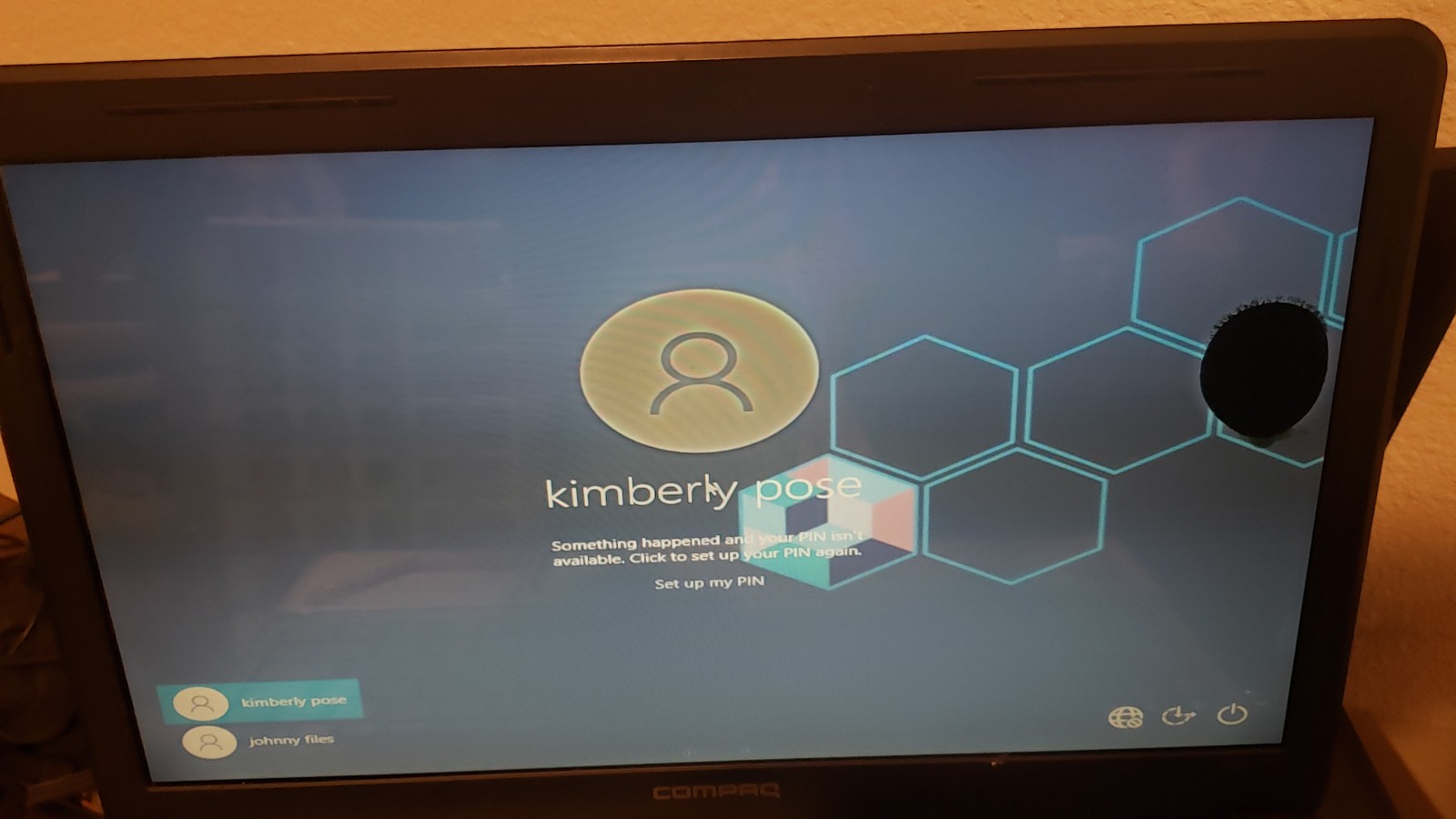 Compaq Presario CQ60 Laptop 1gb 128gb SSD PARTS REPAIR ONLY BROKEN SCREEN *LOOK*
