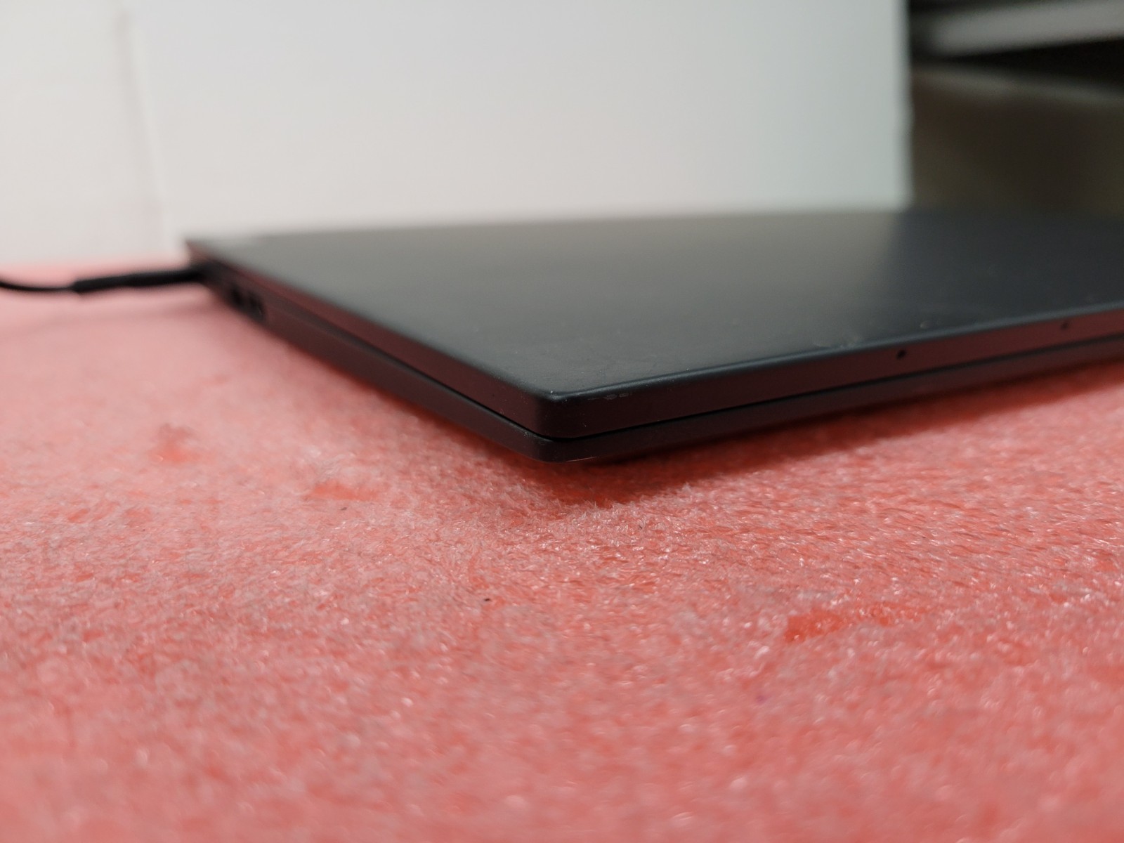 Lenovo ThinkPad X1 Carbon Gen 10 14″ i7-1270P 16GB RAM 512GB SSD | C973