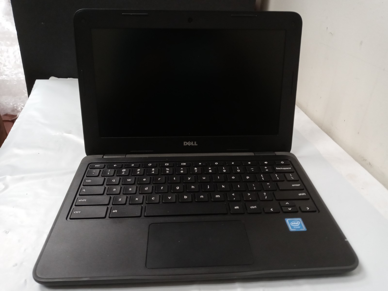 Dell Inspiron 3181 11.6″ Celeron N3060 1.60 GHz 4 GB RAM 16 GB HDD No AC – READ