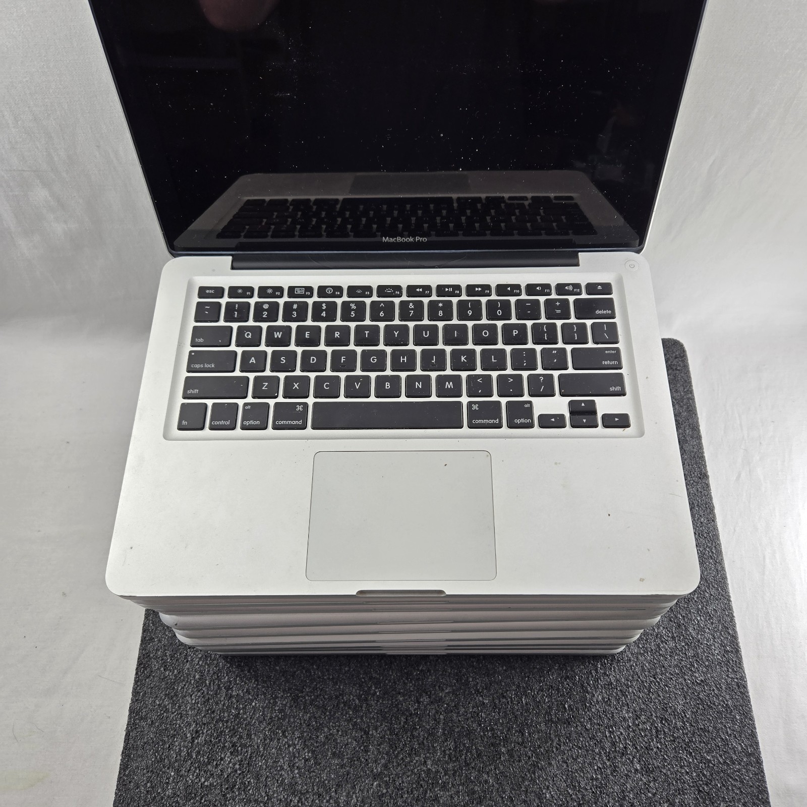 Lot of (9) Apple MacBook Pro A1278 Core 2 Duo 2.26GHz – Mixed Ram & HDD – PARTS