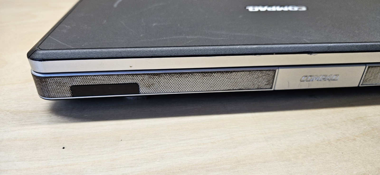 Retro Compaq Presario V5000 AMD Sempron 1.8Ghz / 384Mb Ram / NO HDD NO PSU